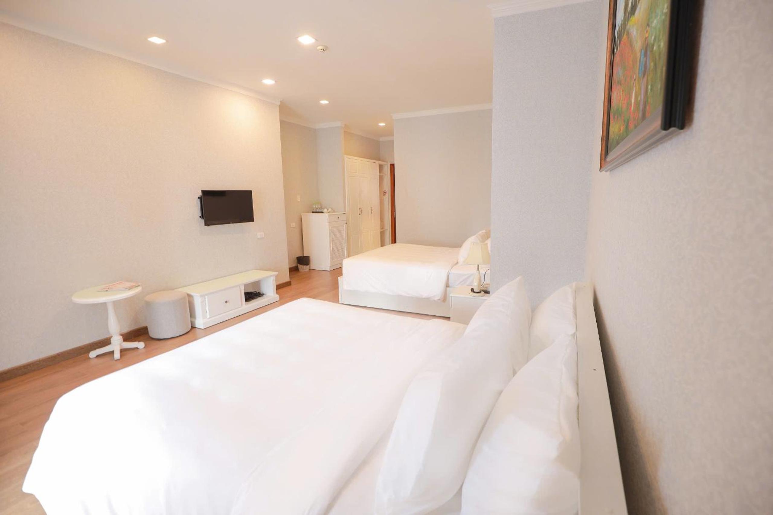 Deluxe Twin Room - City View