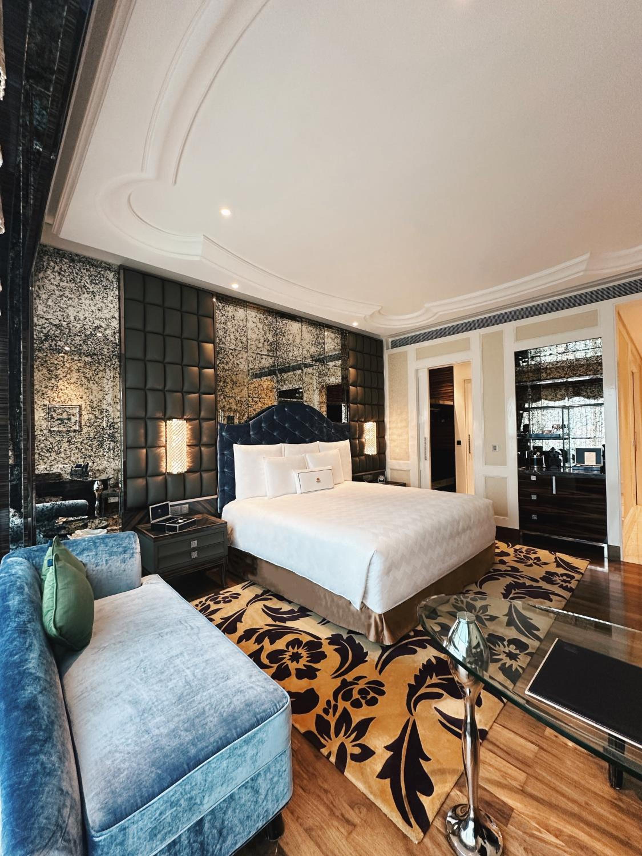 Deluxe King Room High Floor