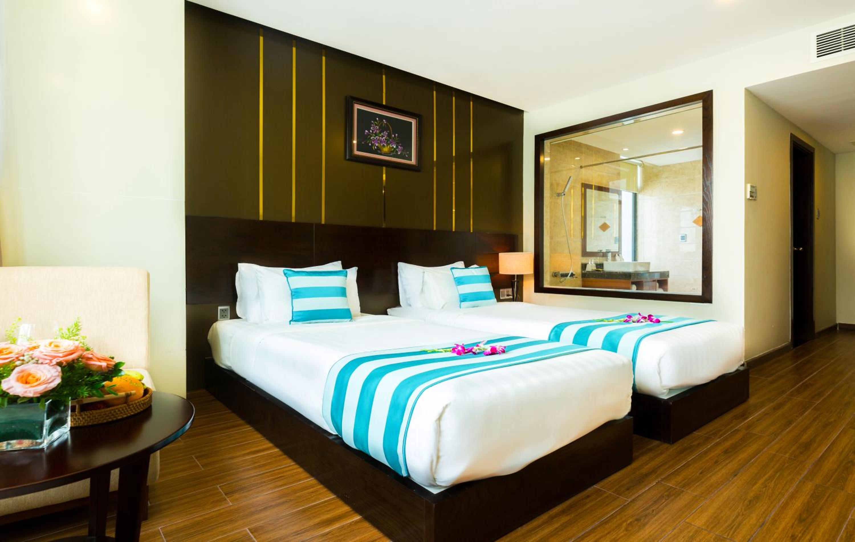 Superior Twin Room with City View