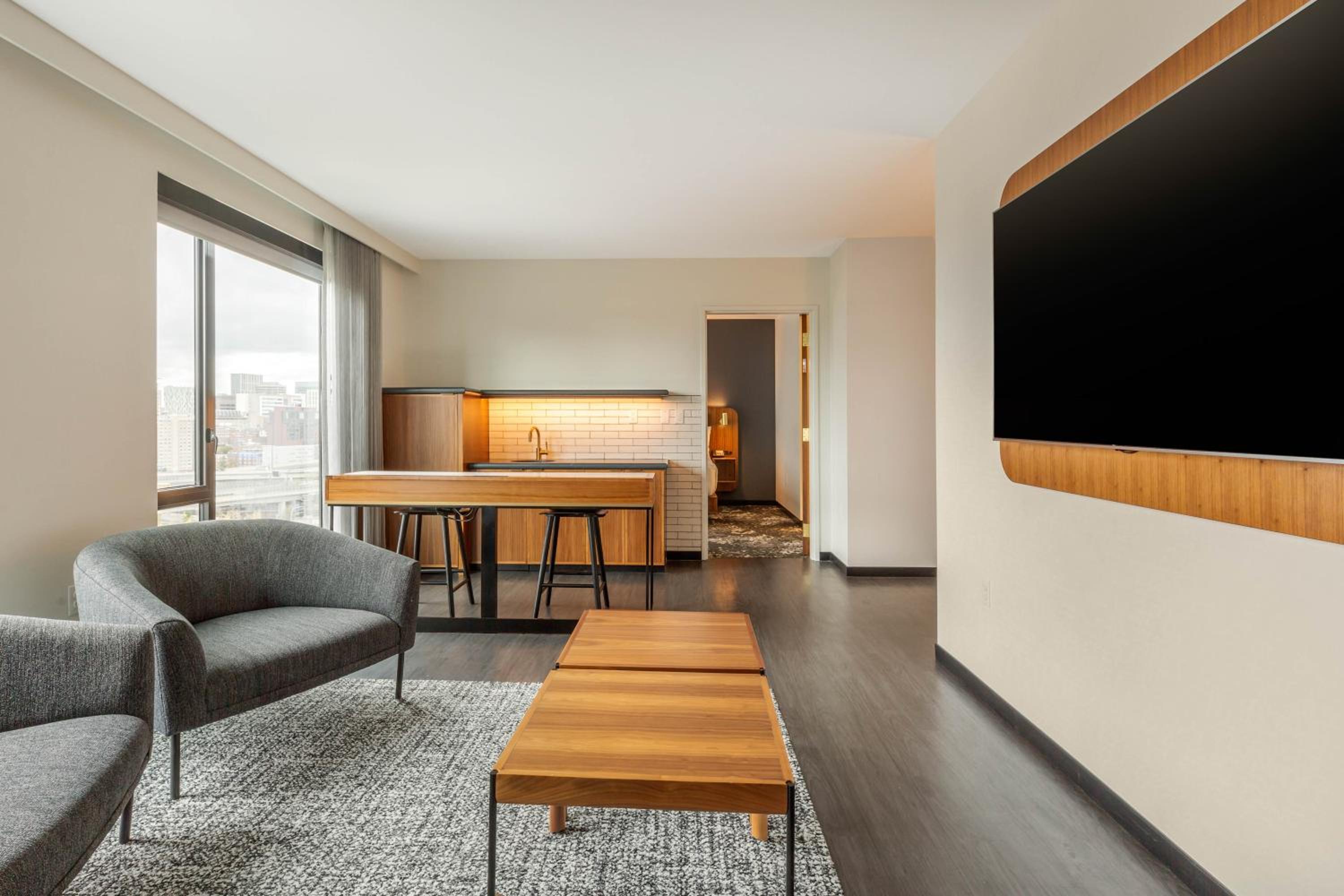 King Suite - Non-Smoking