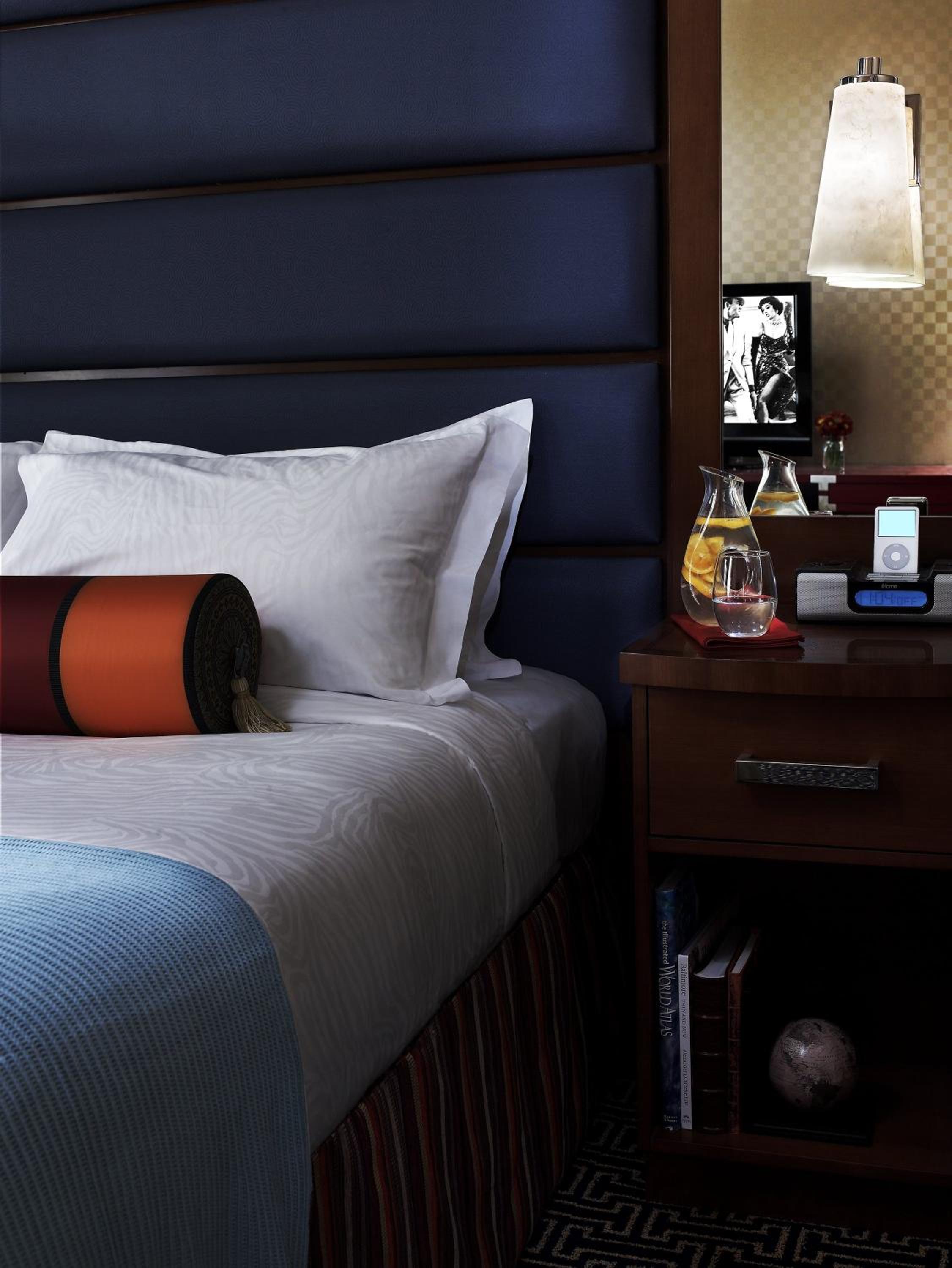 King Room with Accessible Tub - Mobility Access