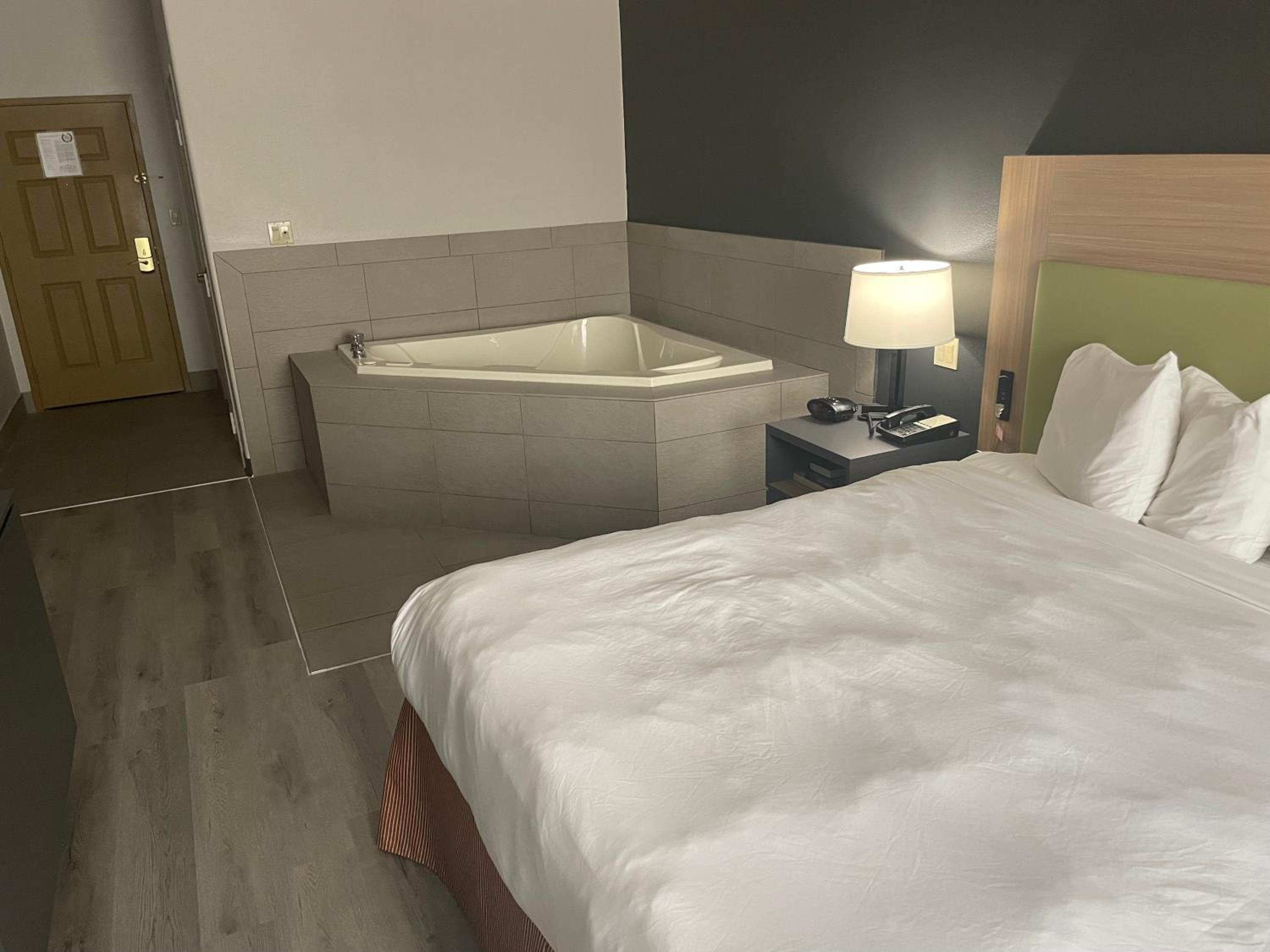 King Suite with Whirlpool - Non-smoking