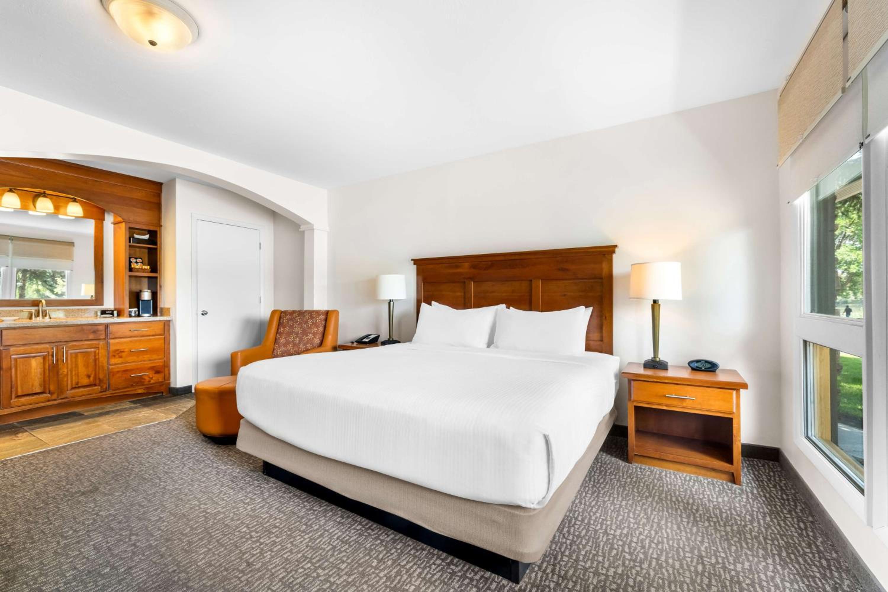 Queen Bed - Non Smoking