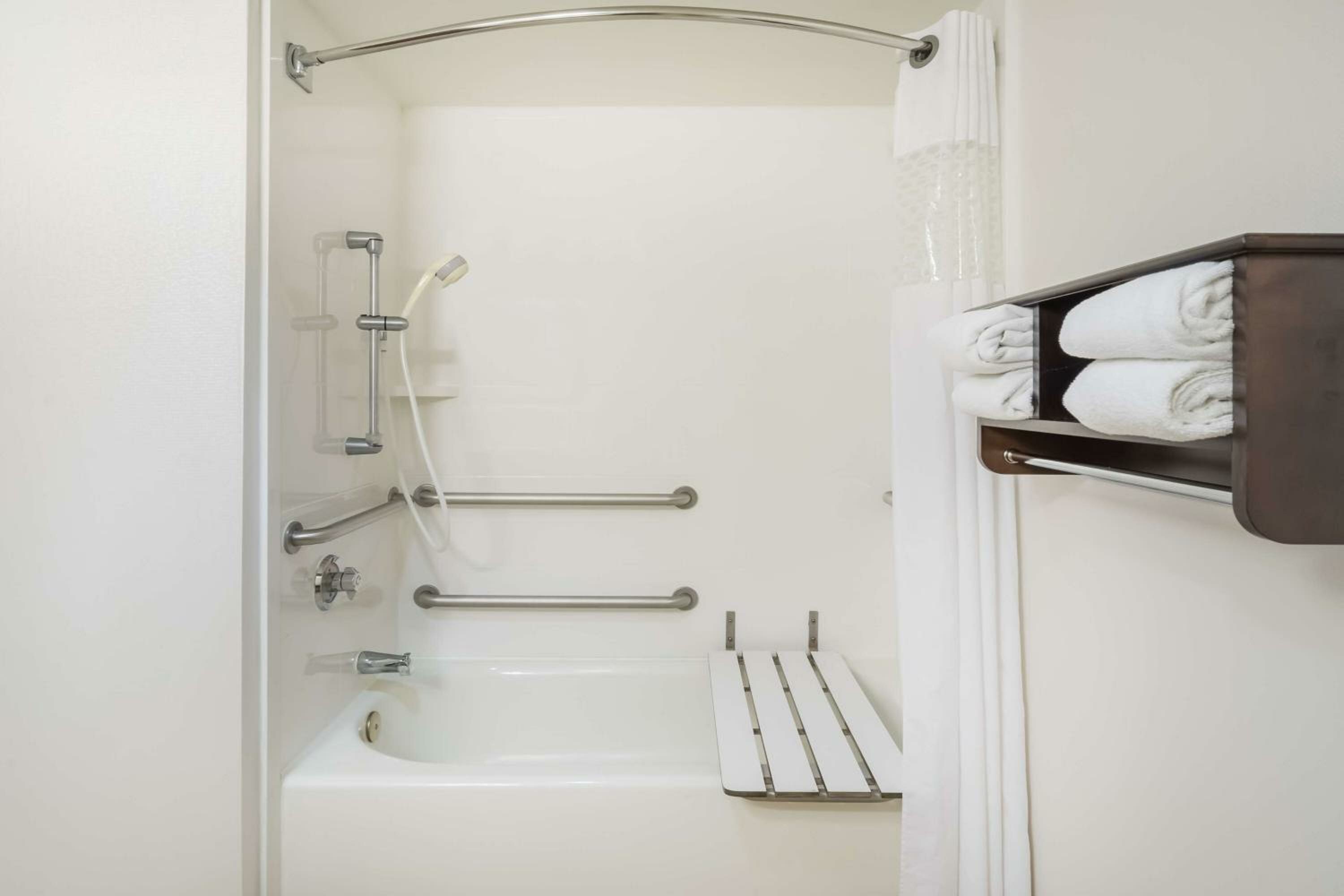 Double Room with Tub - Mobility and Hearing Accessible/Non-Smoking