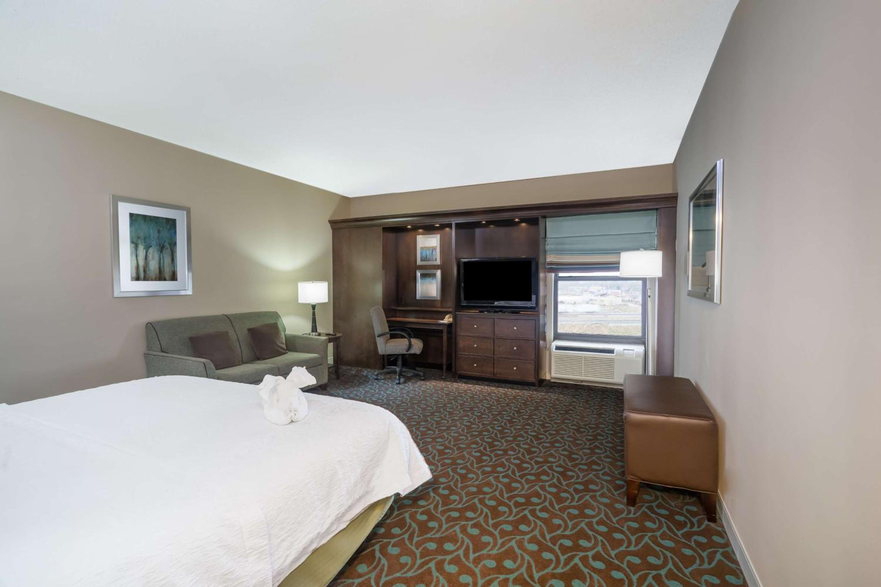 King Room with Sofa Bed - Non-Smoking