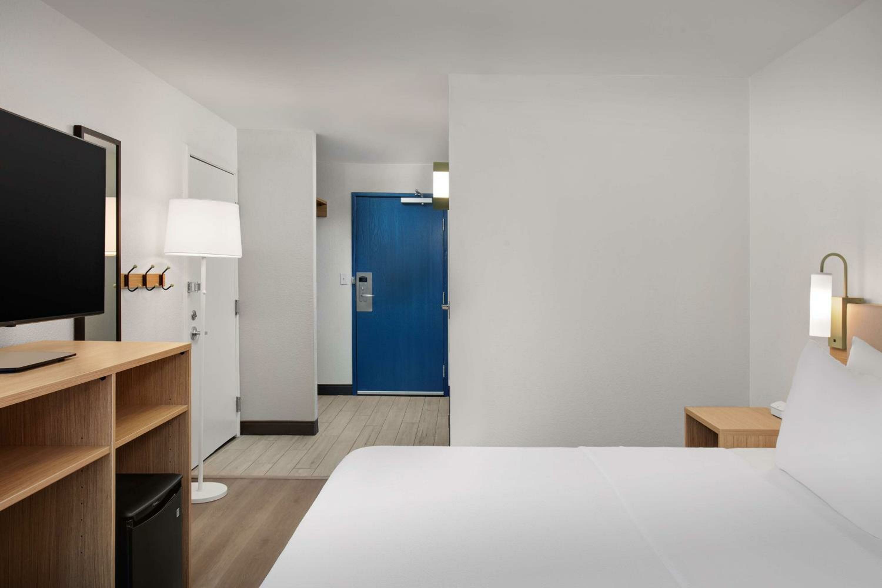 King Room with Mobility Accessible Tub