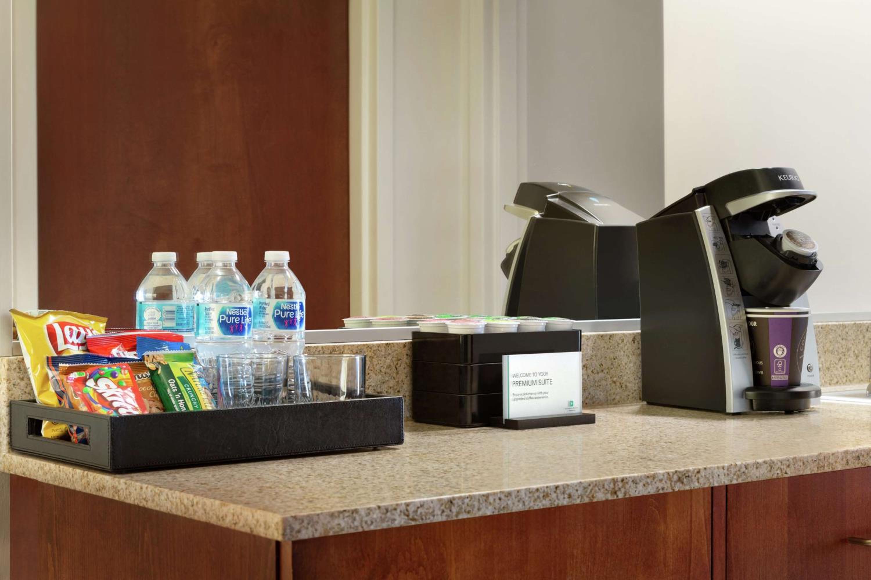 Premium King Suite - Non-Smoking