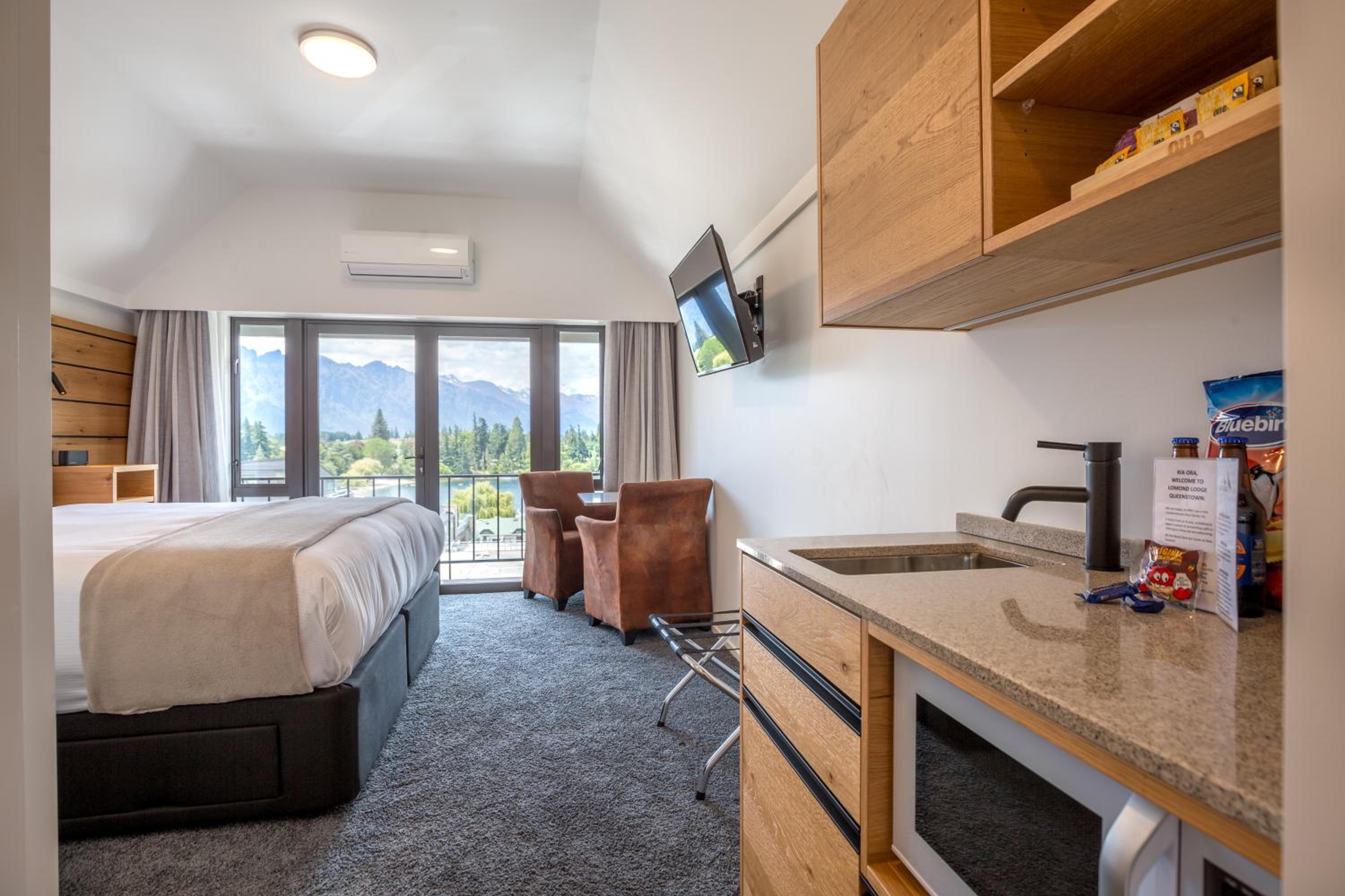 Lake View Studio with Balcony