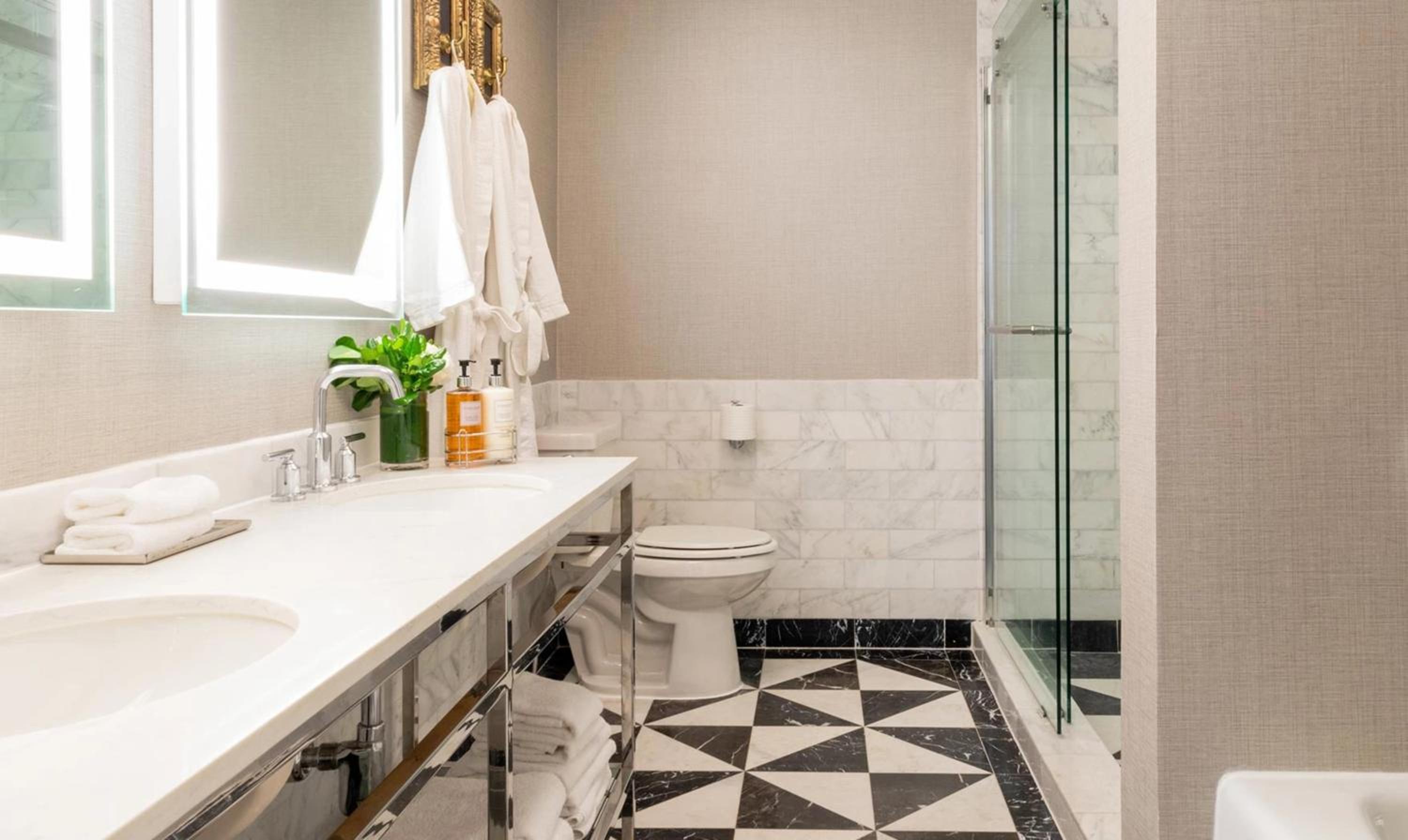 Signature King Suite, top floor with Balcony