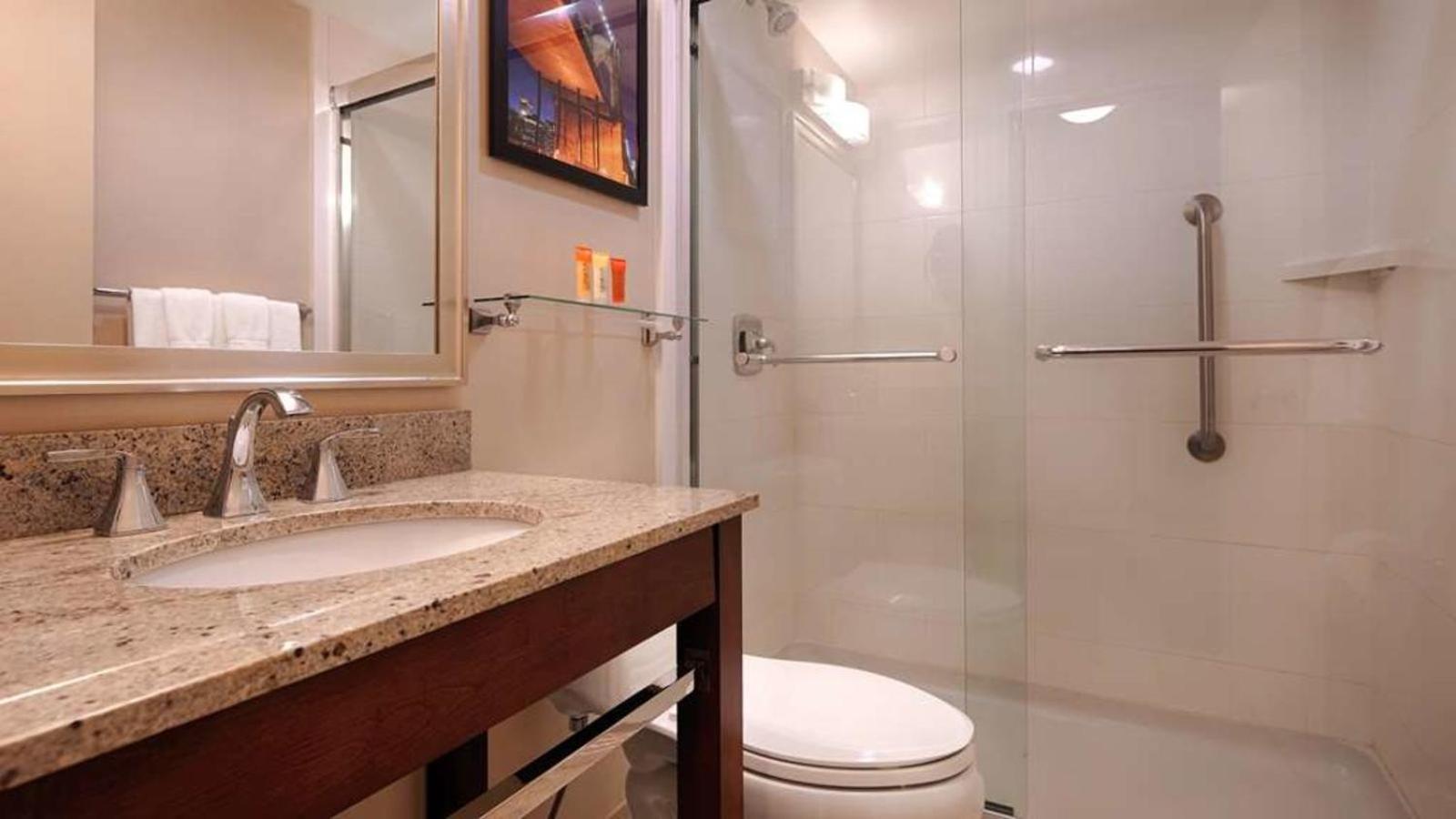 Double Room With Two Double Beds - Roll-In Shower