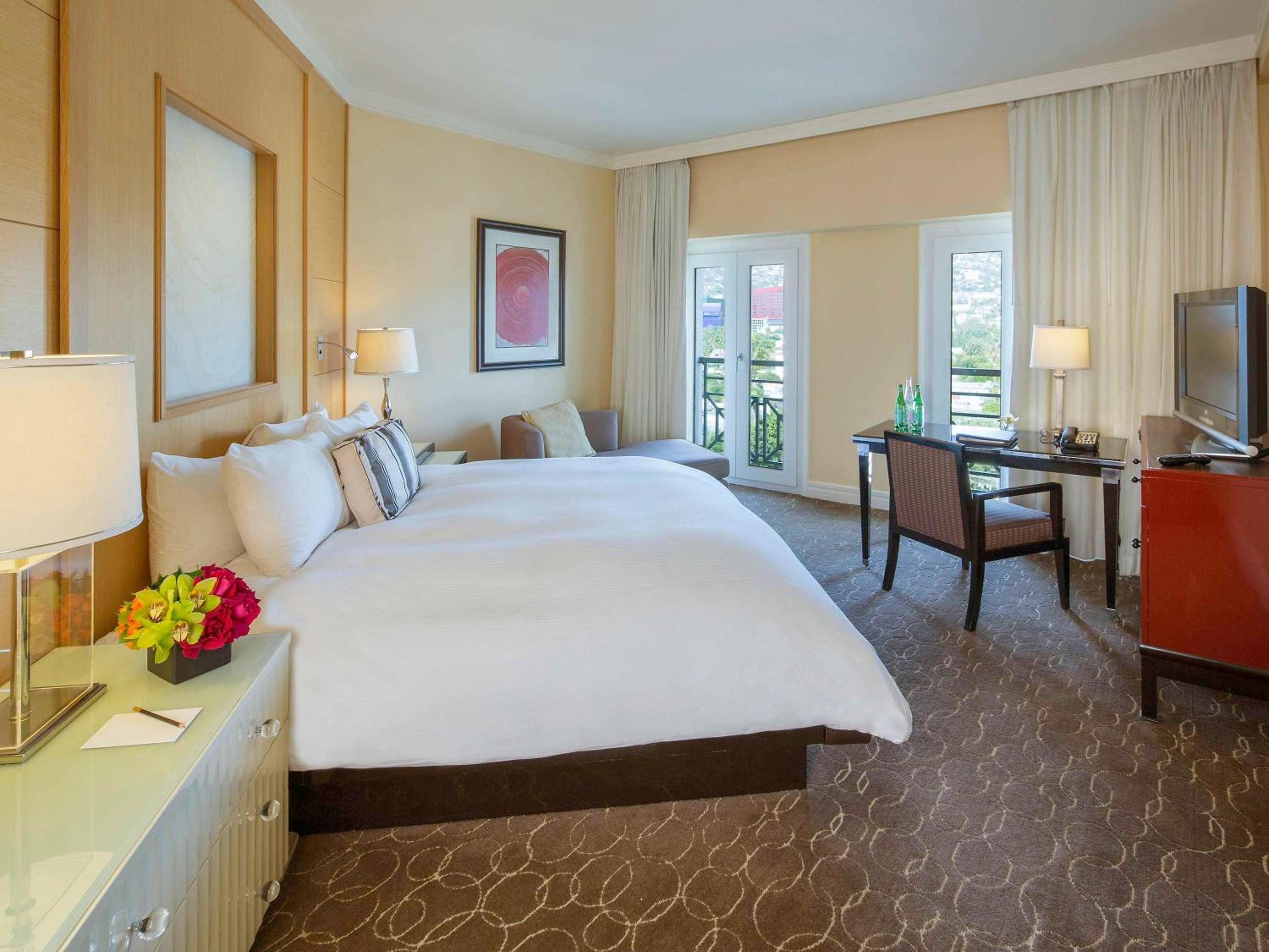 Hollywood Hill View Luxury Room, 1 king-size bed