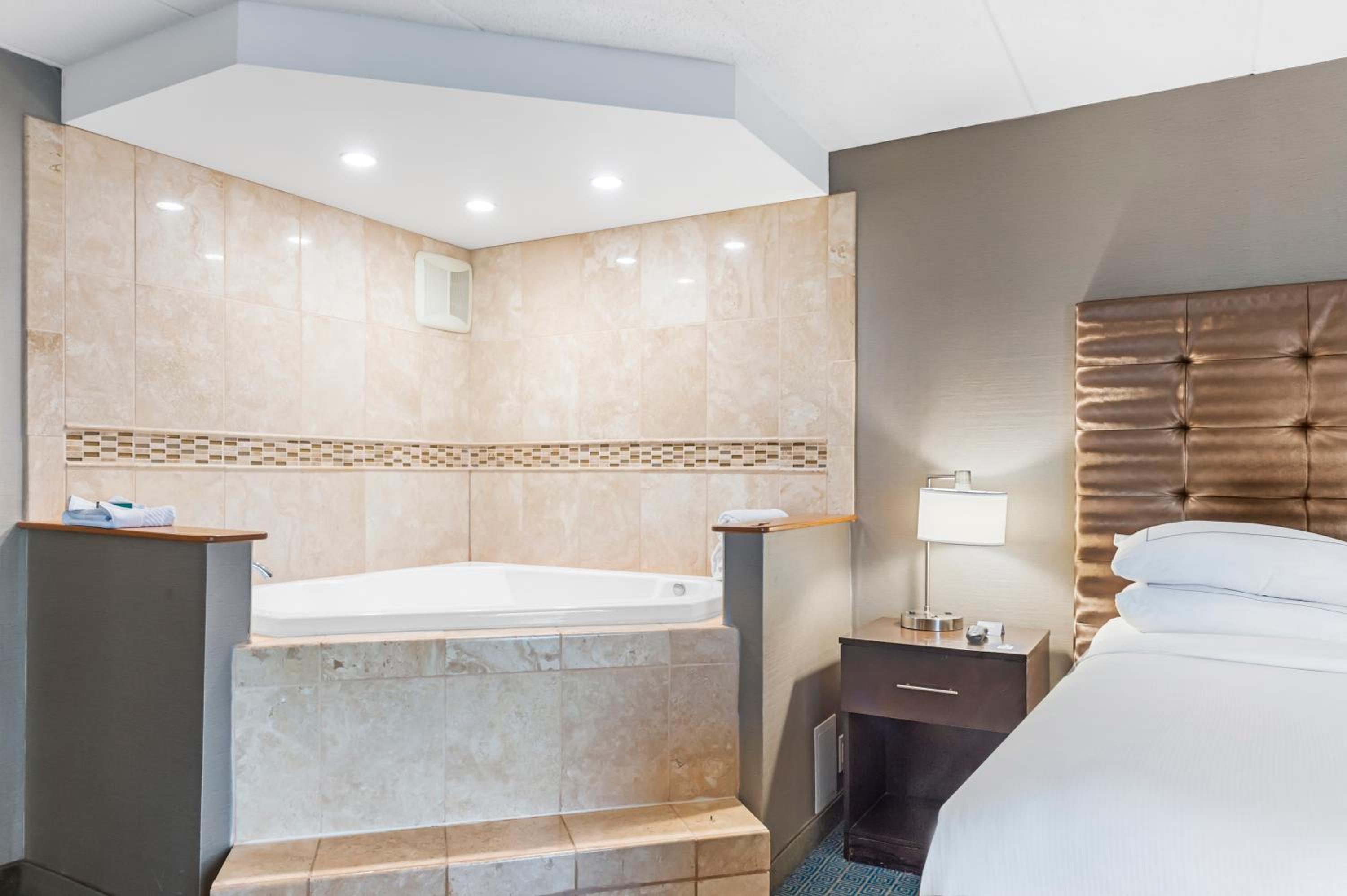 Queen Room with Whirlpool