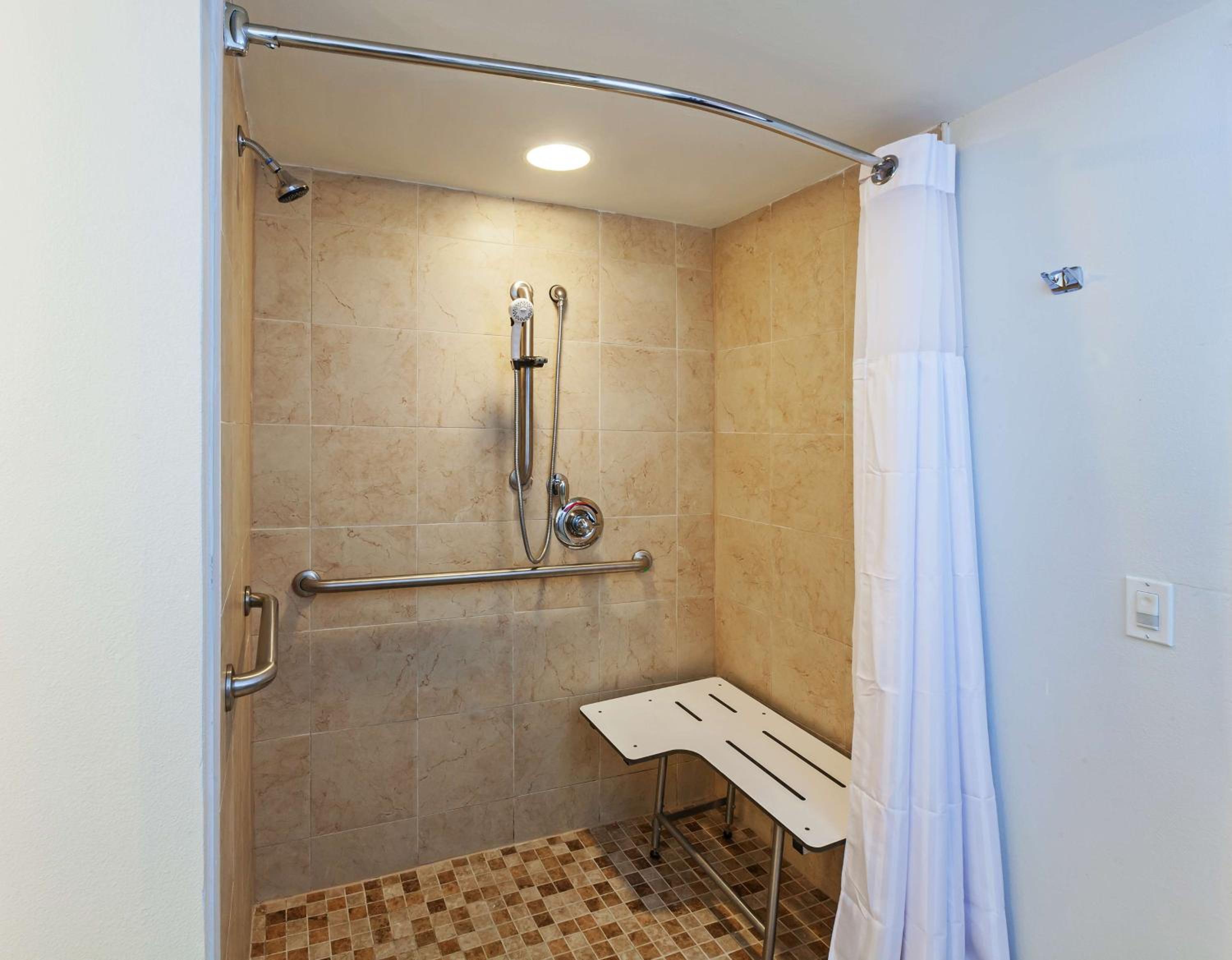 Deluxe Queen Room with Two Queen Beds and Roll-In Shower - Mobility/Hearing Access