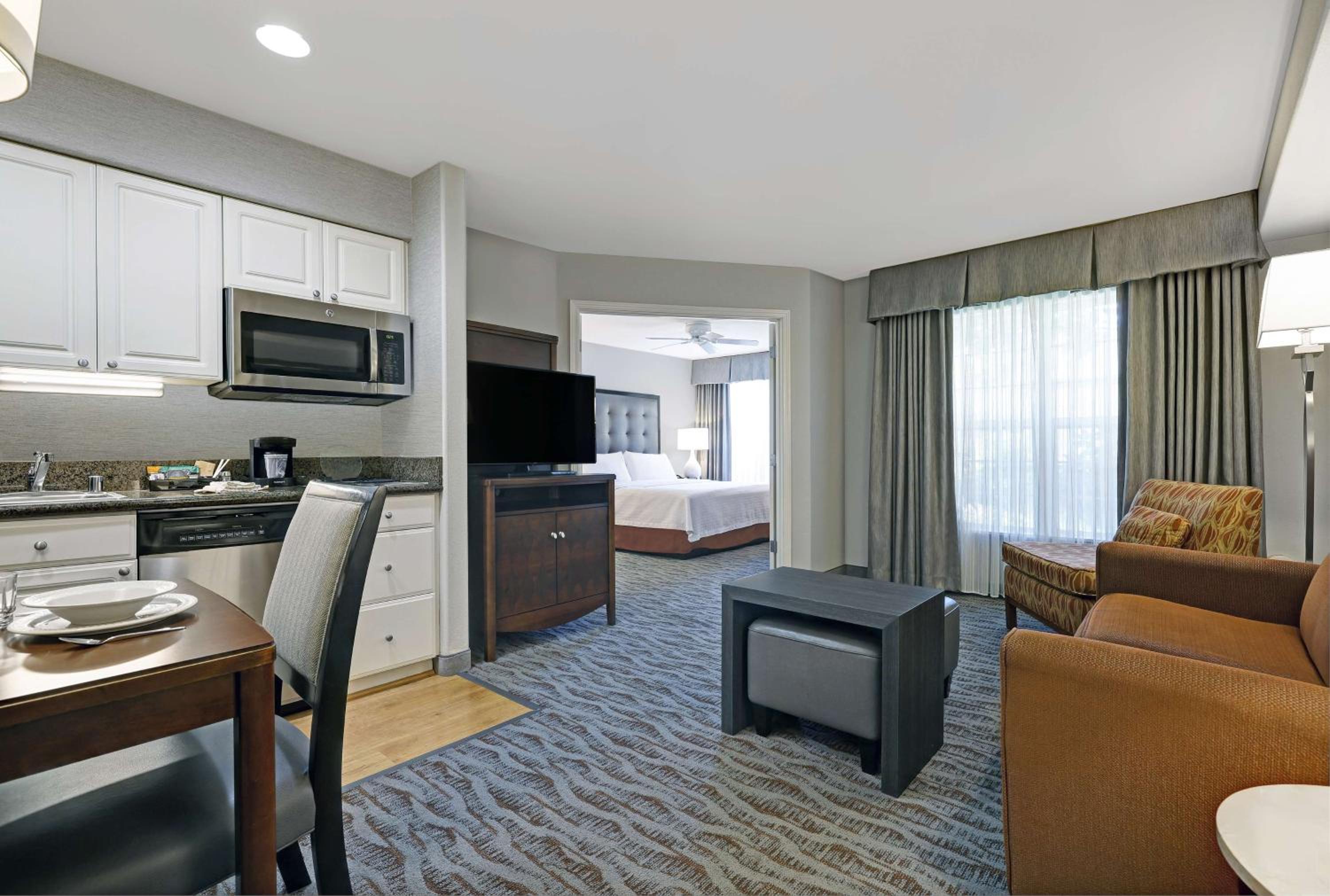 One-Bedroom King Suite - Non-Smoking