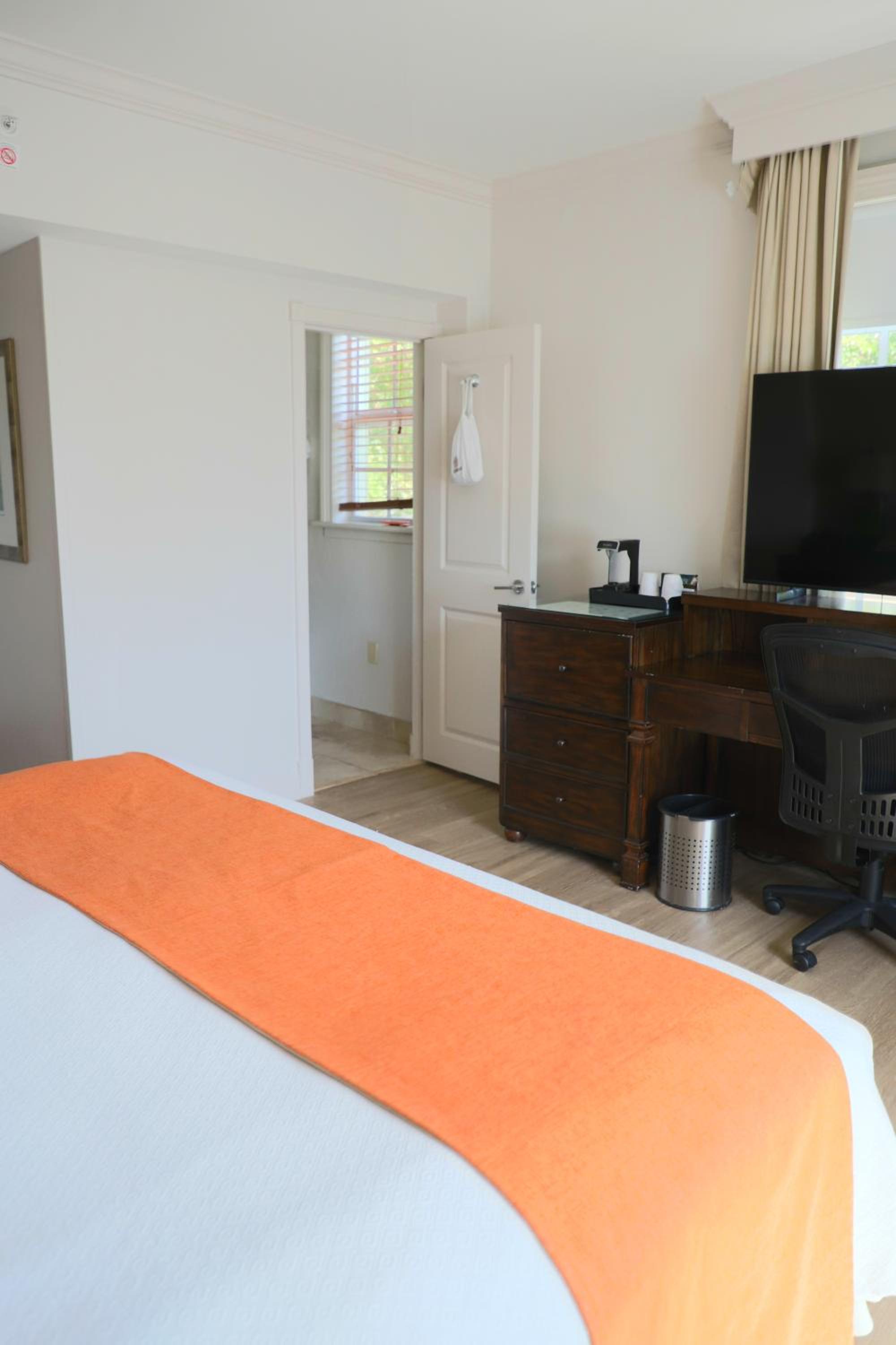  Standard Room with Queen Bed accessible