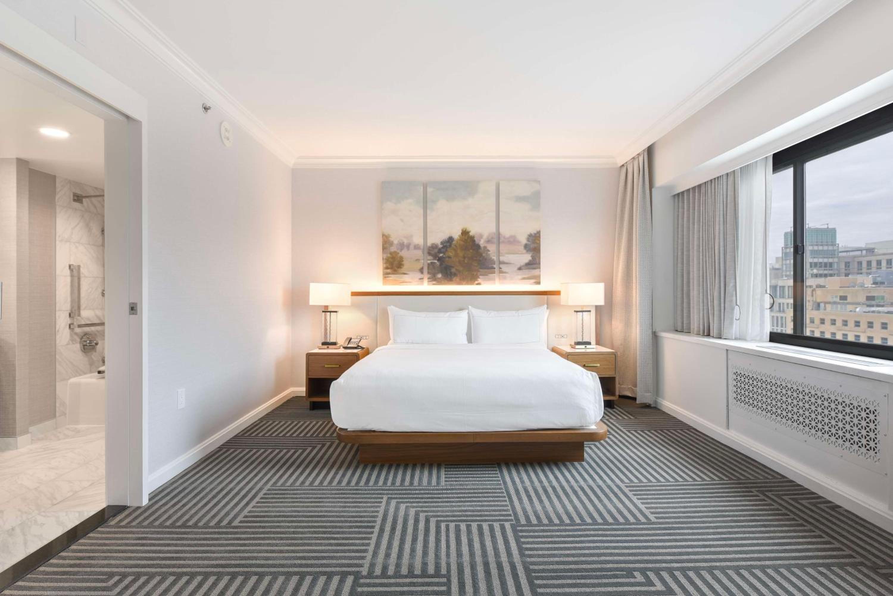 King Room with Bath Tub - Disability Access