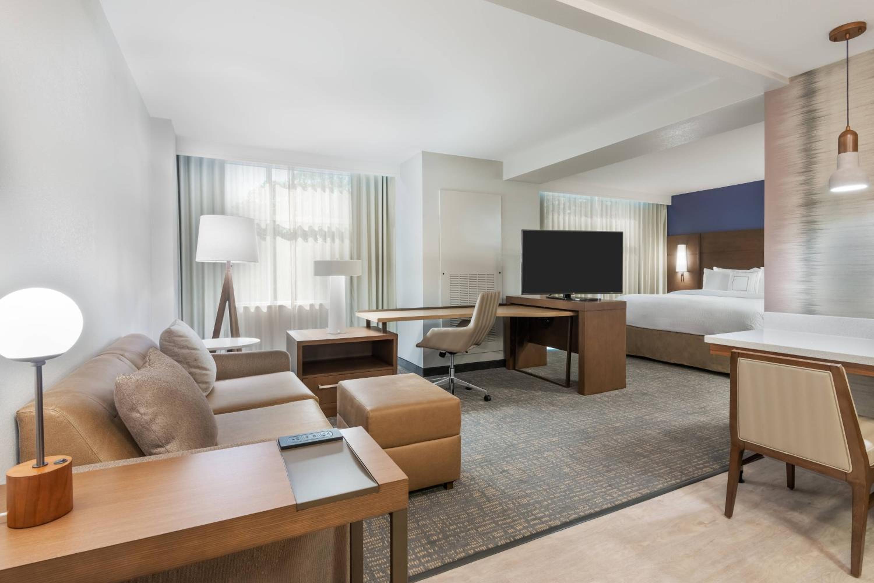 King Studio with Sofa Bed - Hearing Accessible