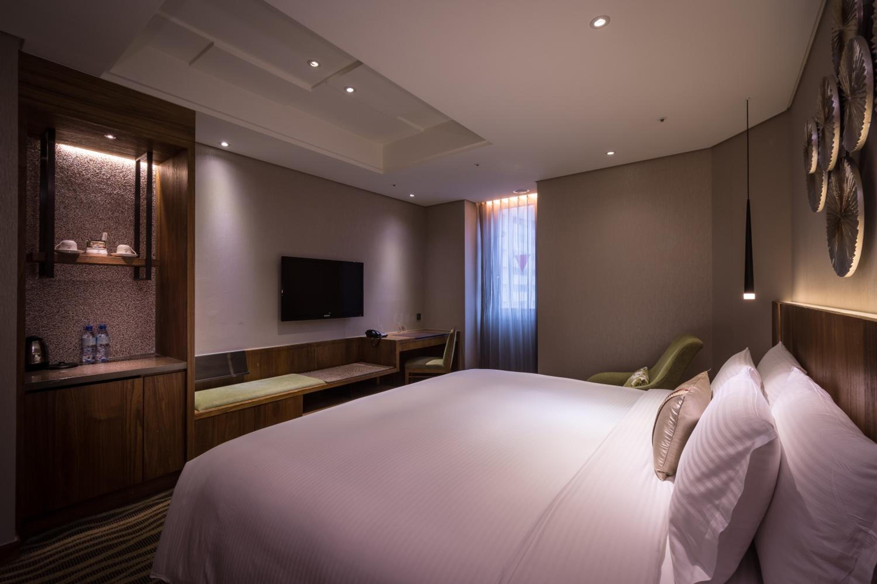 Business King Room