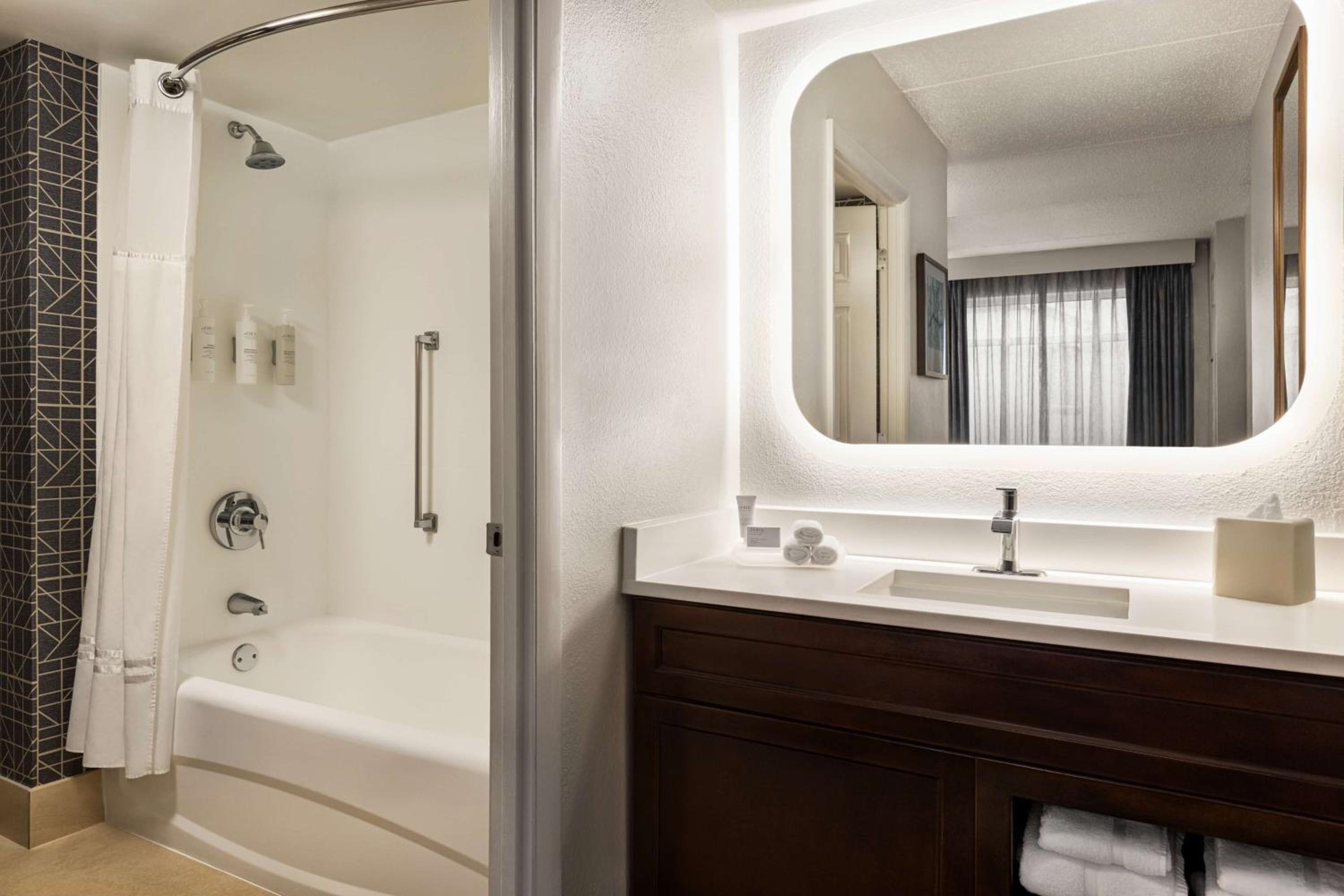 King Suite with City View - Non-Smoking