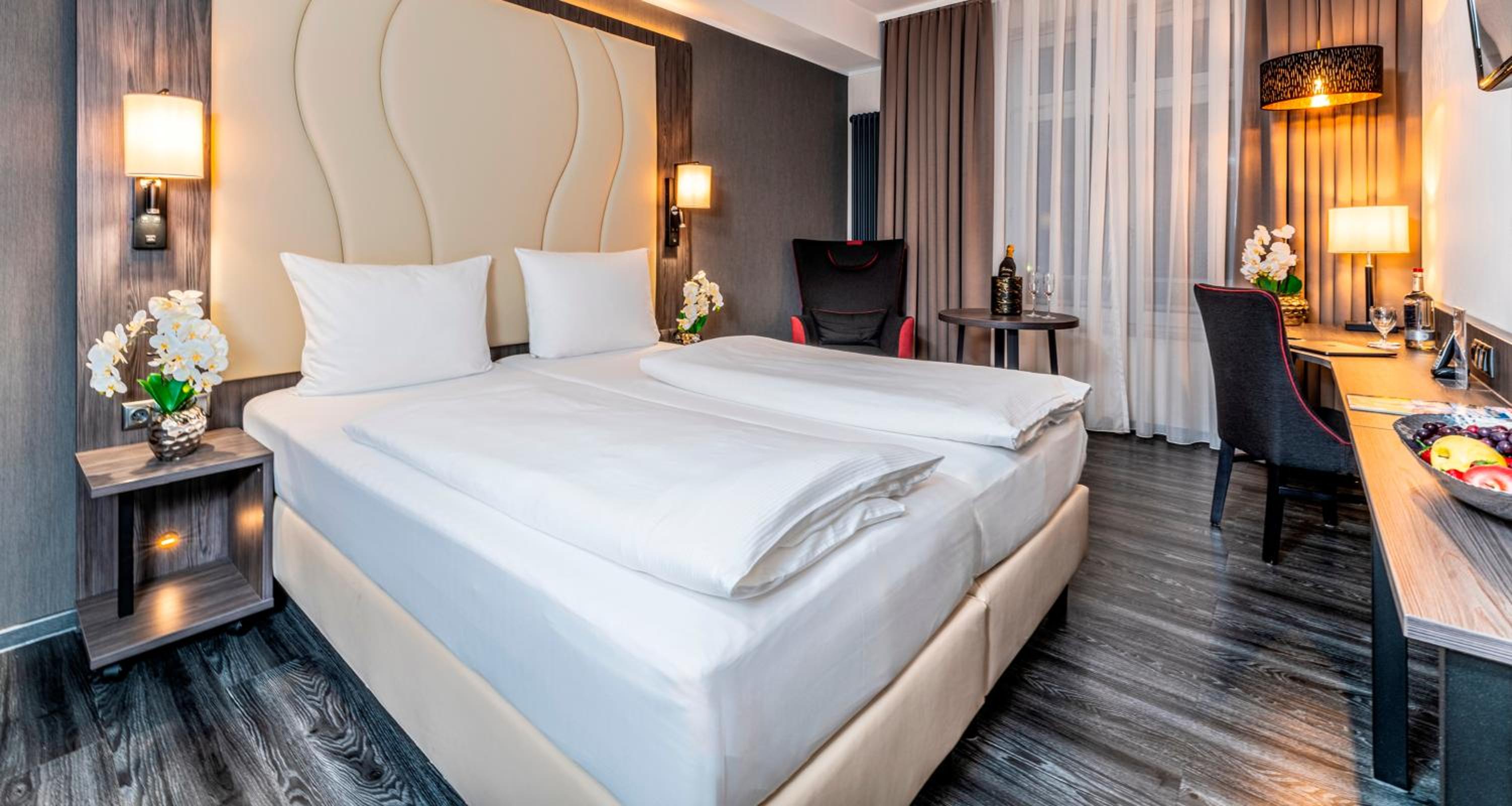 Standard Double Room - Park Side