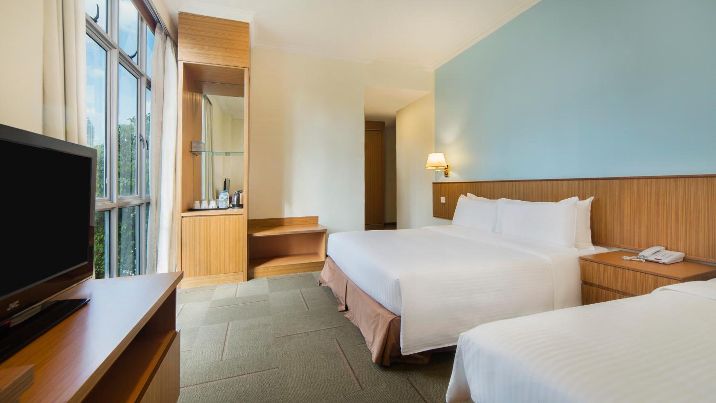 Standard Queen and Single Room