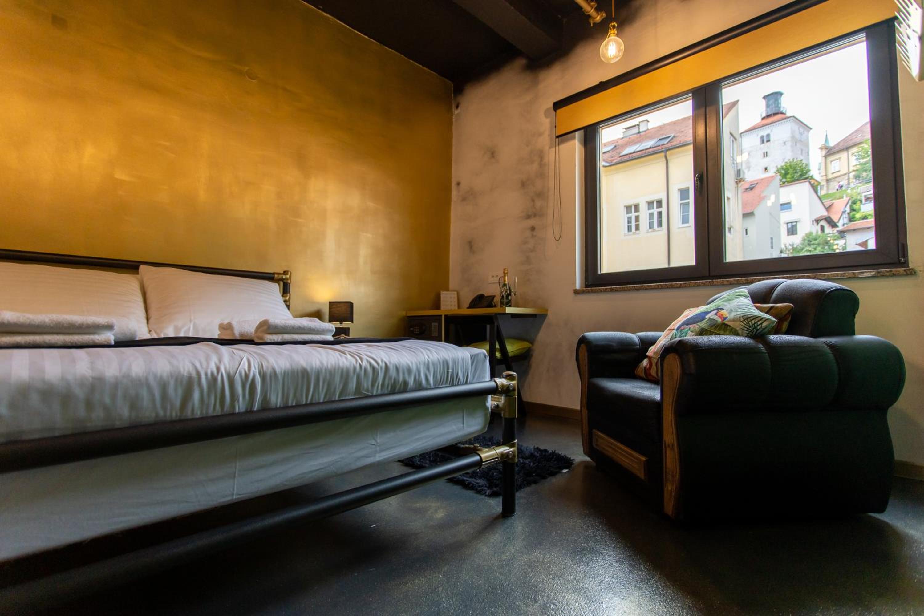 Deluxe Double or Twin Room with City View