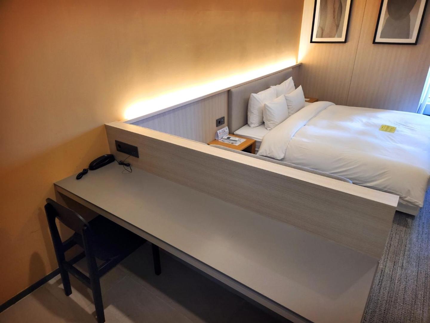 Deluxe Double Room with Balcony with Free access to Rooftop pool