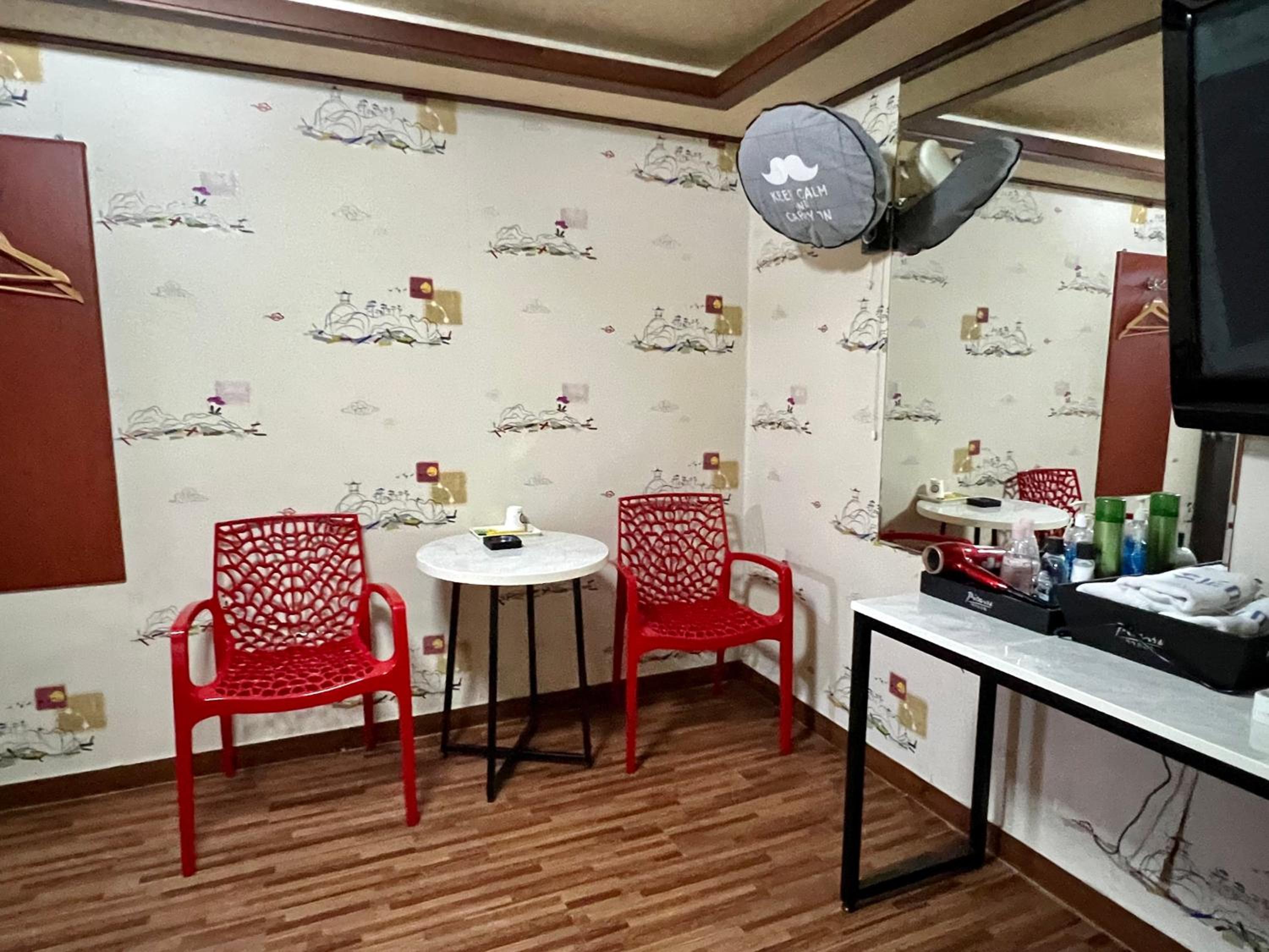 Deluxe Queen Room - No Parking Allowed