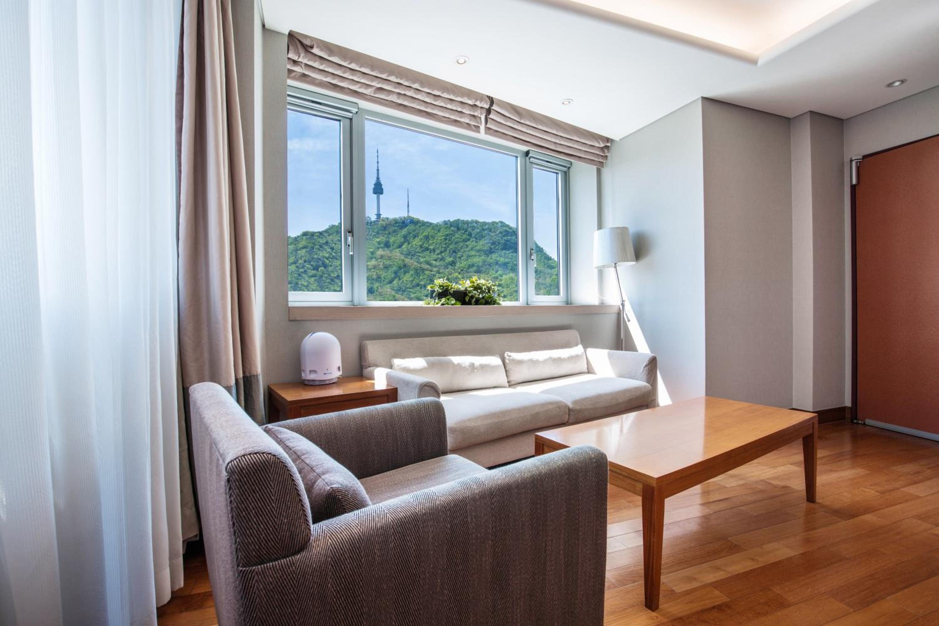 Suite with Mountain View