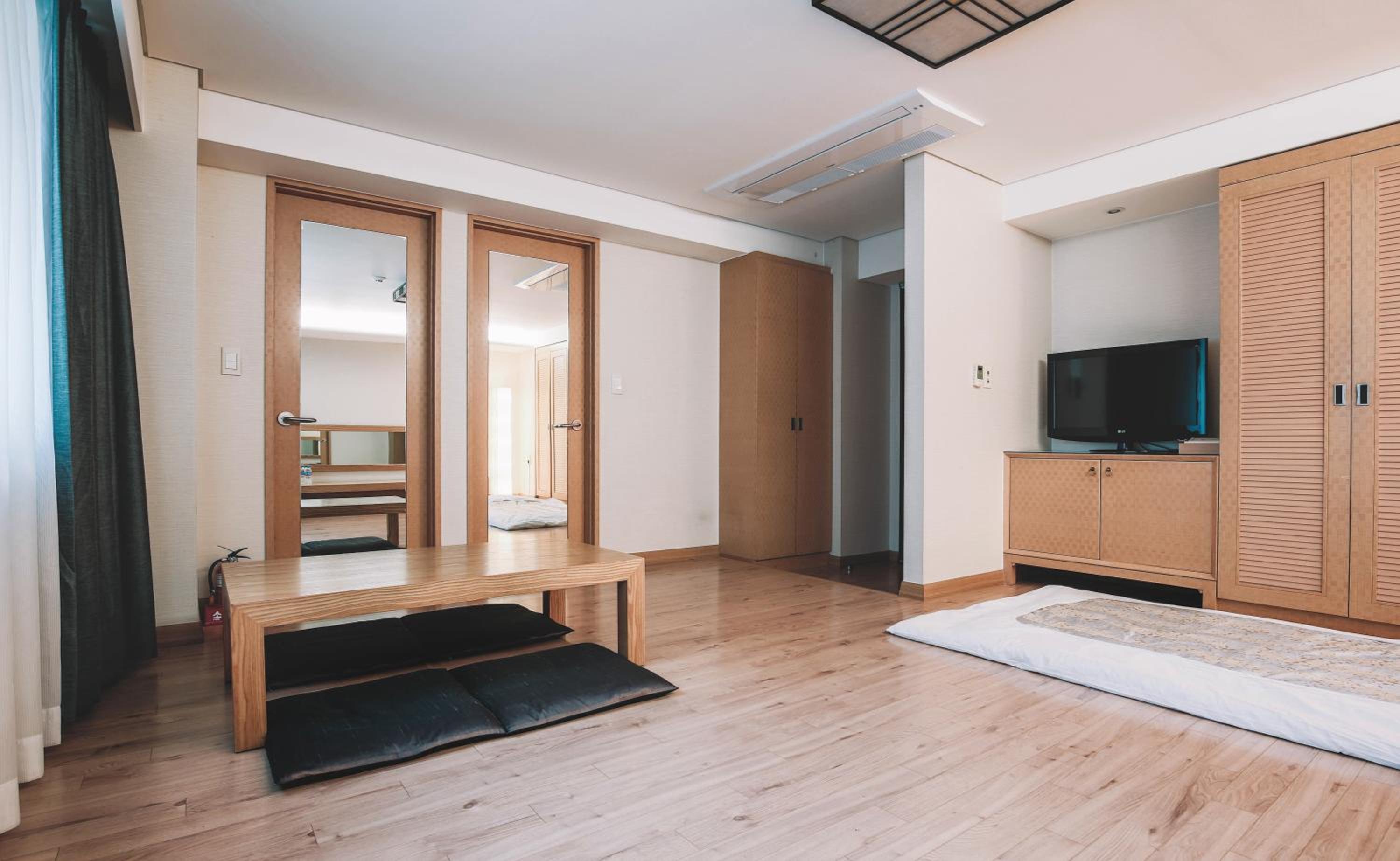 Korean-Style Family Room