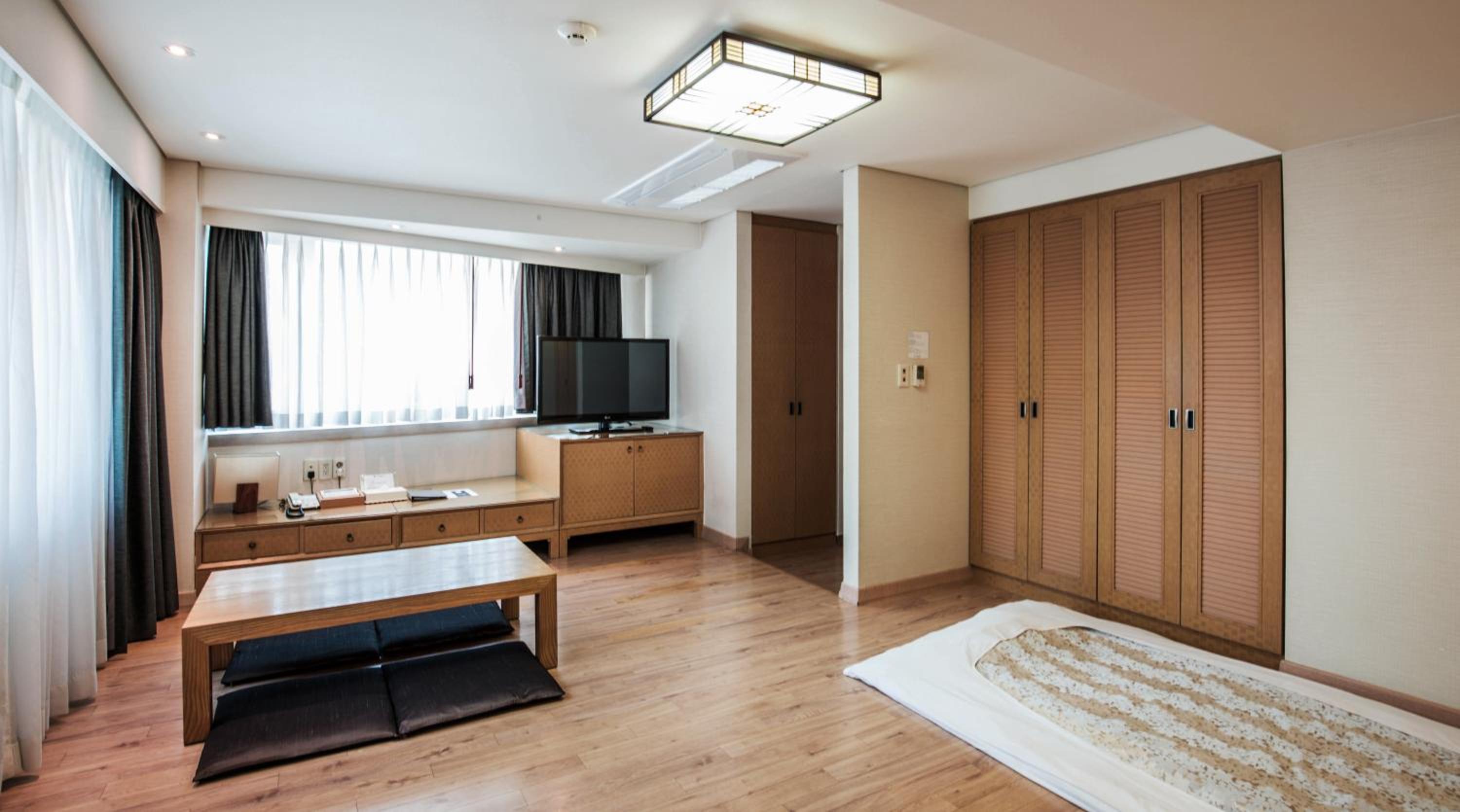 Korean-Style Family Room