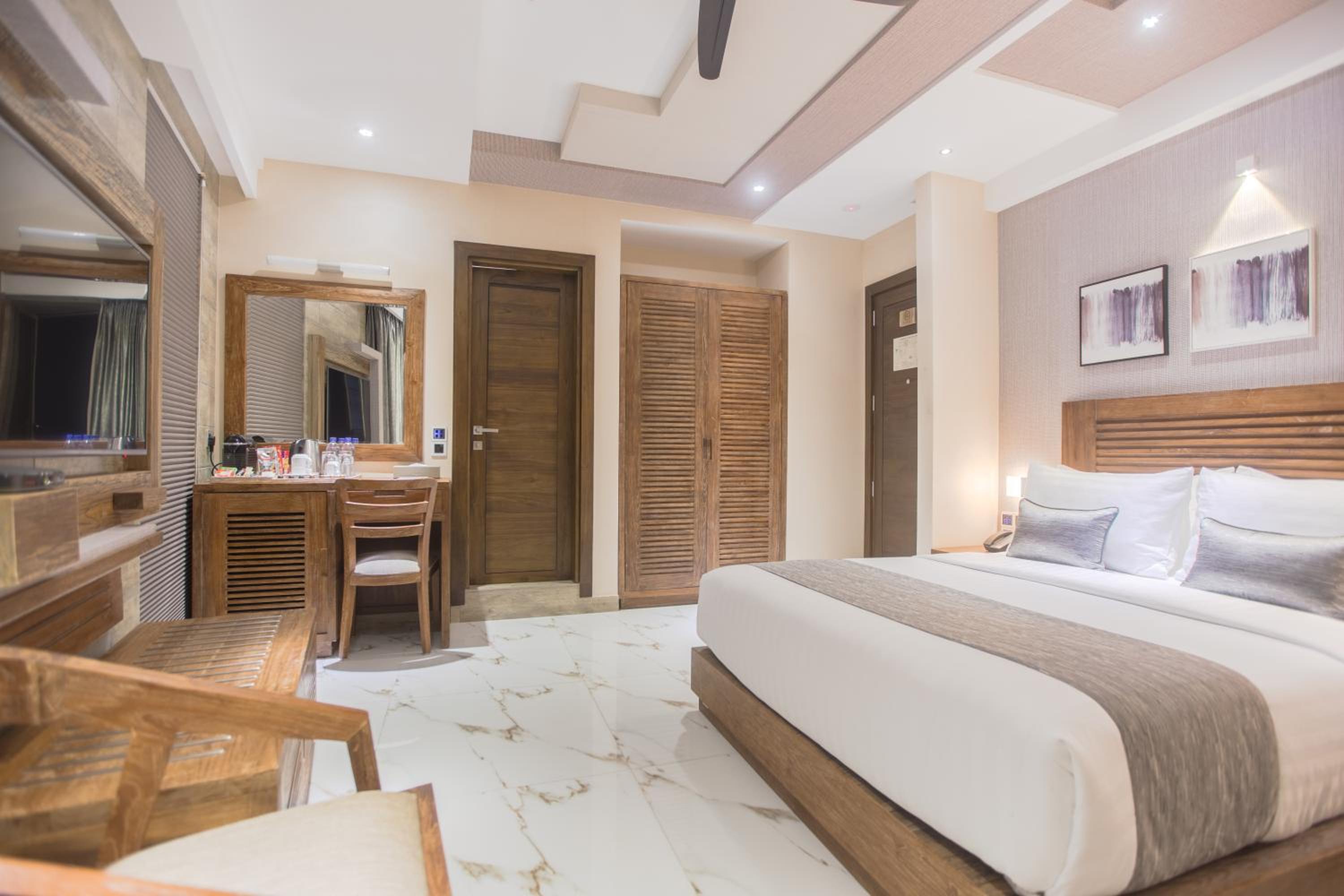 Executive Suite with Balcony (Free Return Airport Transfer)