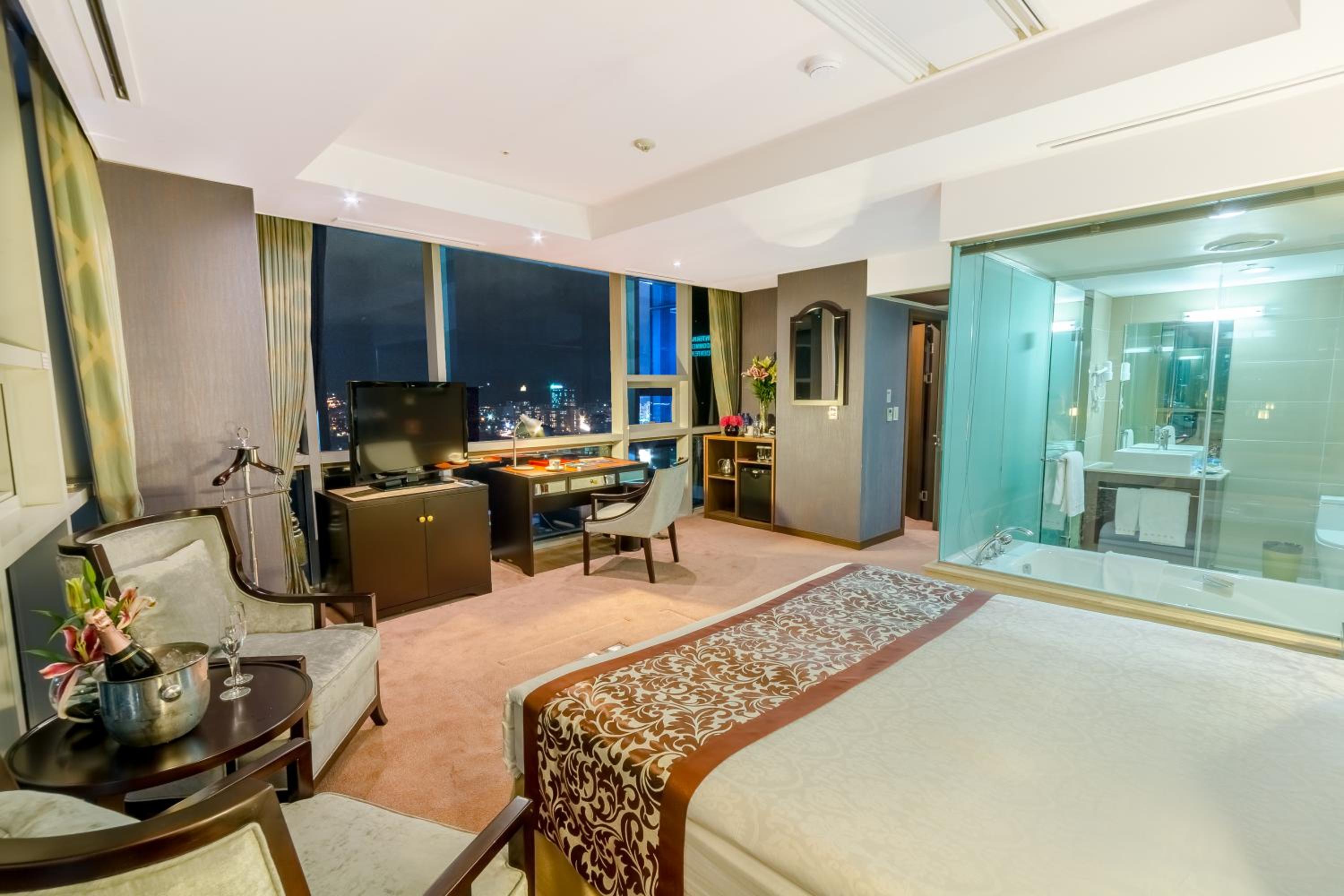 Executive Corner King 270 degree View