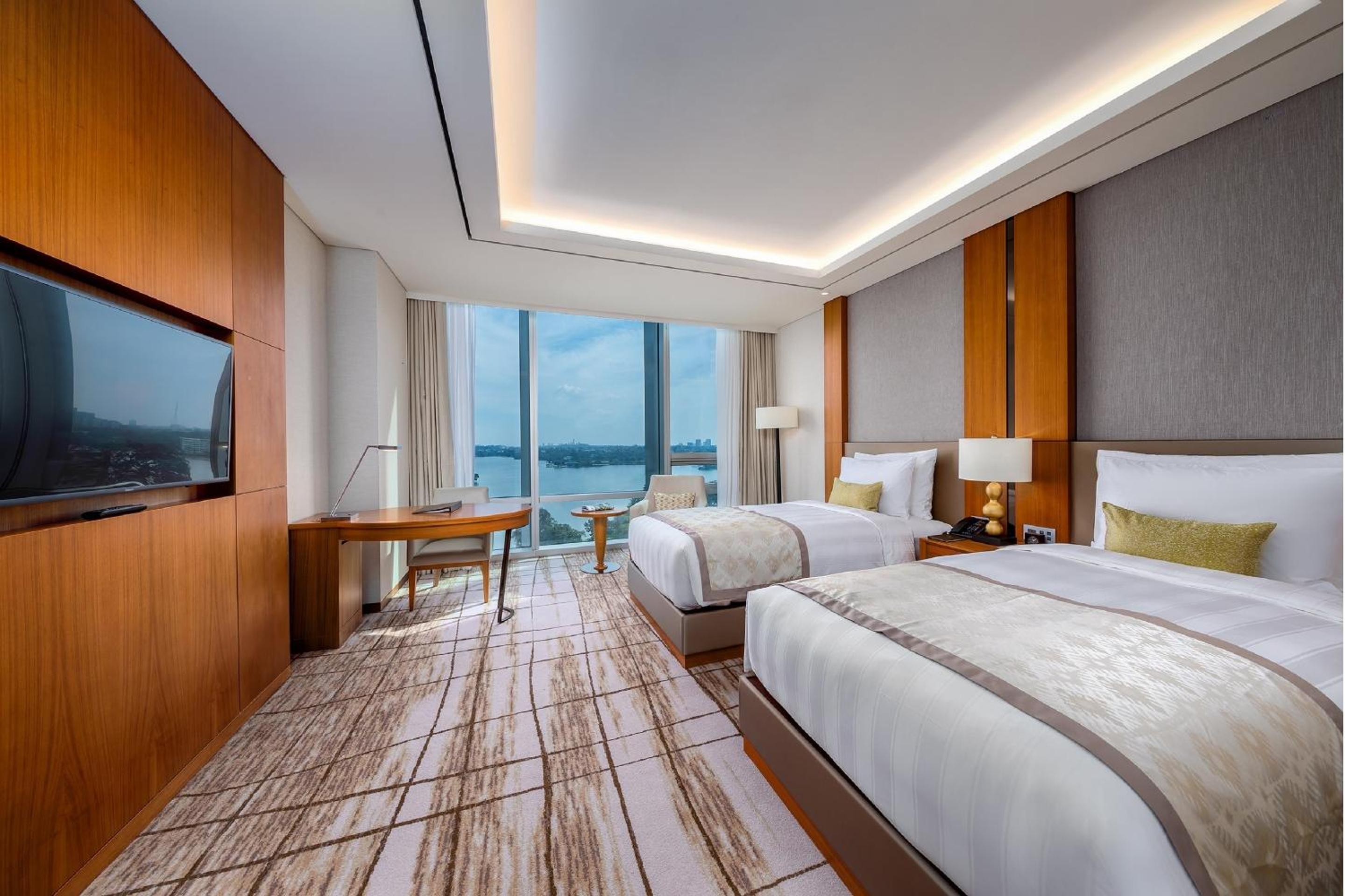 Club Floor Deluxe Twin