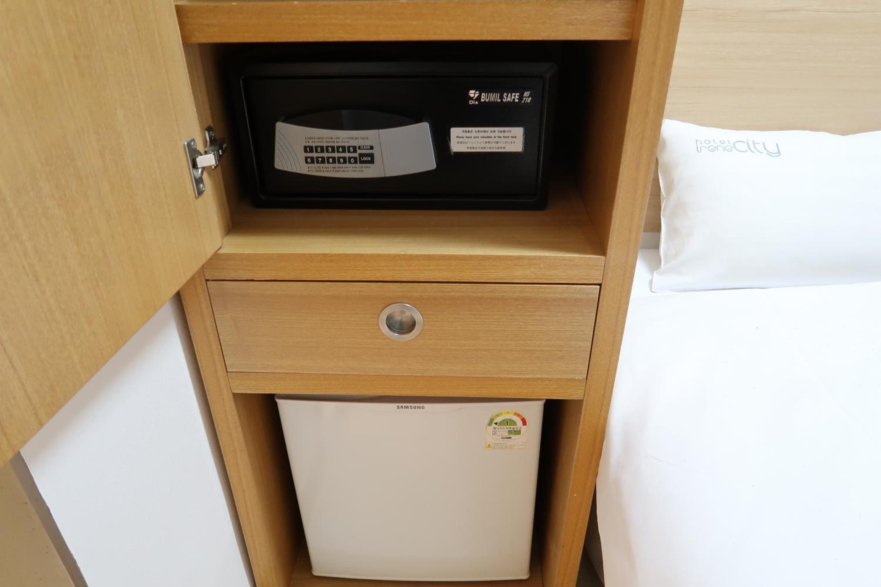  Double Room with No Window