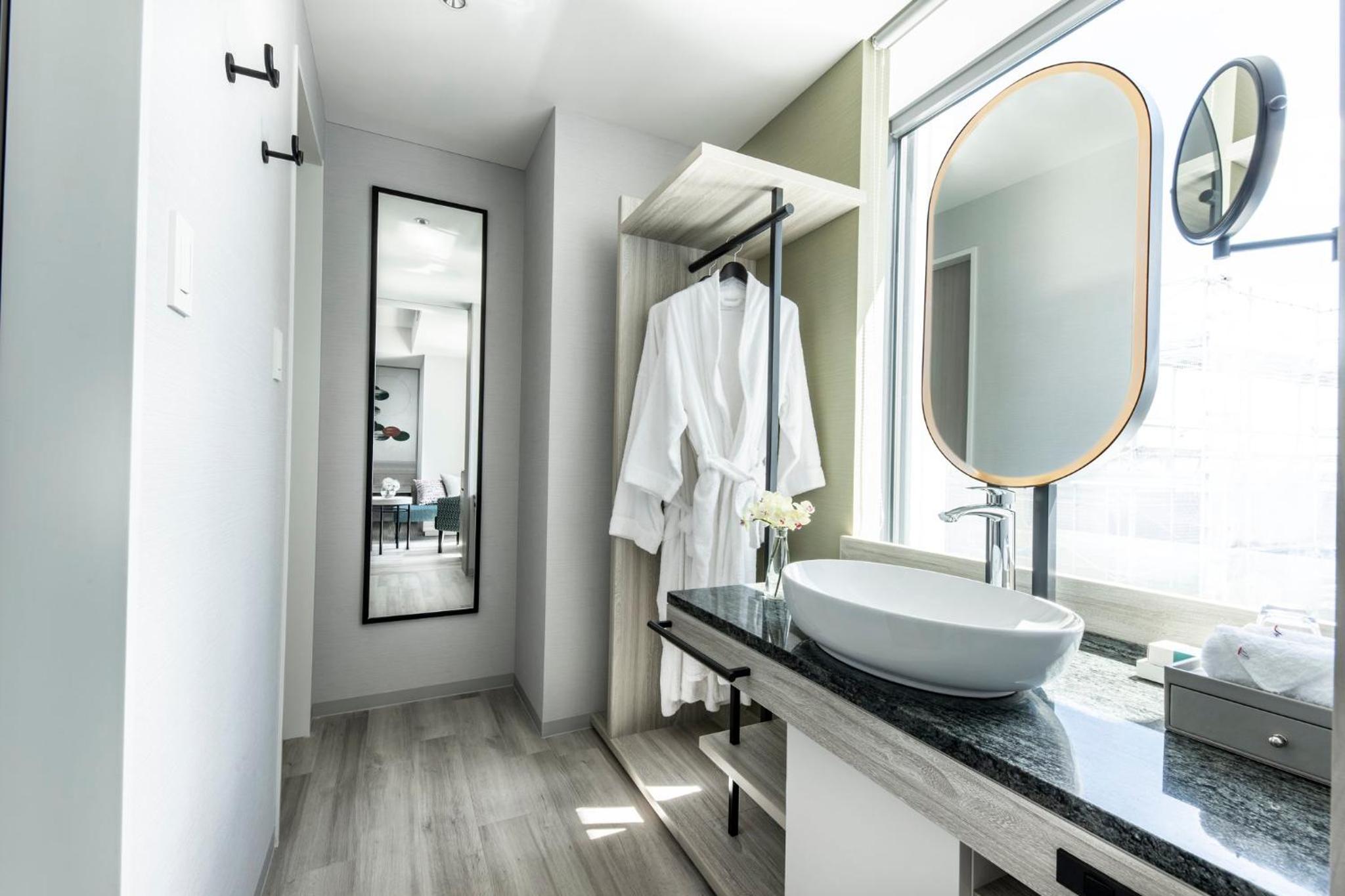 Deluxe King Room - Premium Floor