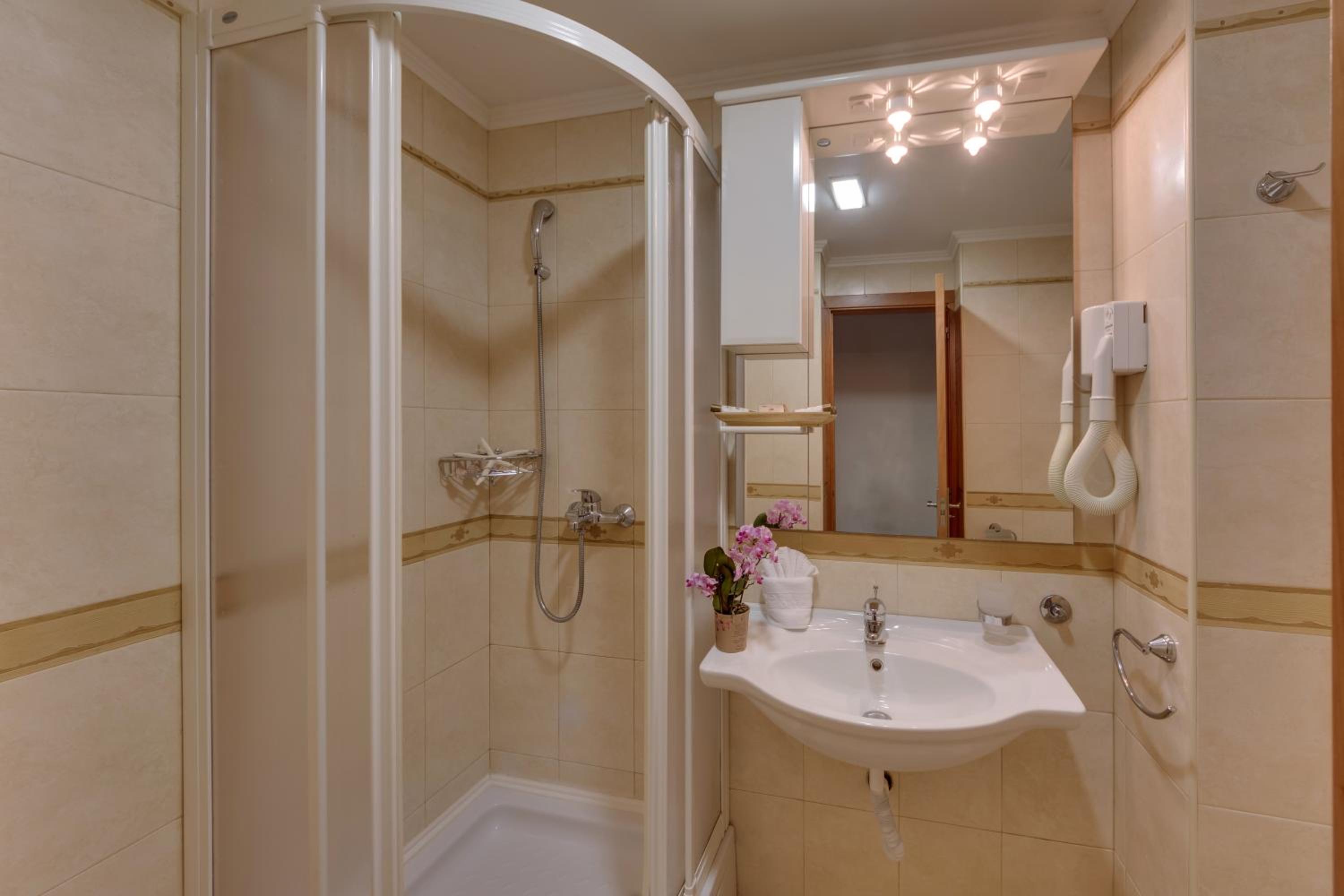 Double or Twin Room with Sea View