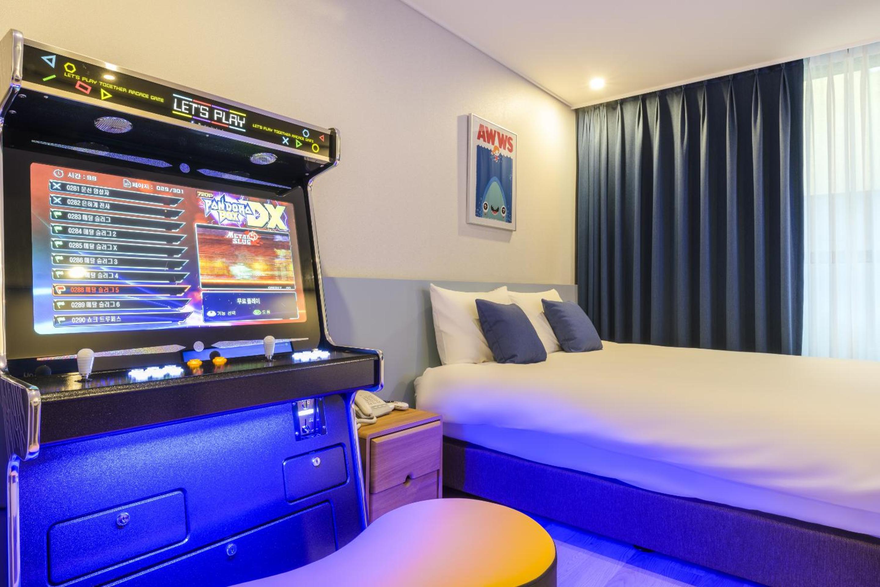 Play Room Queen (No View)