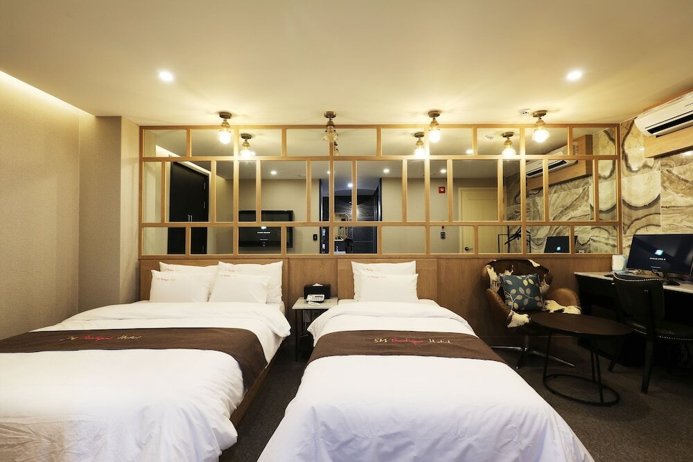 Room (Sweet, Check-in: Fri&Sun 8 PM, Sat 10 PM)