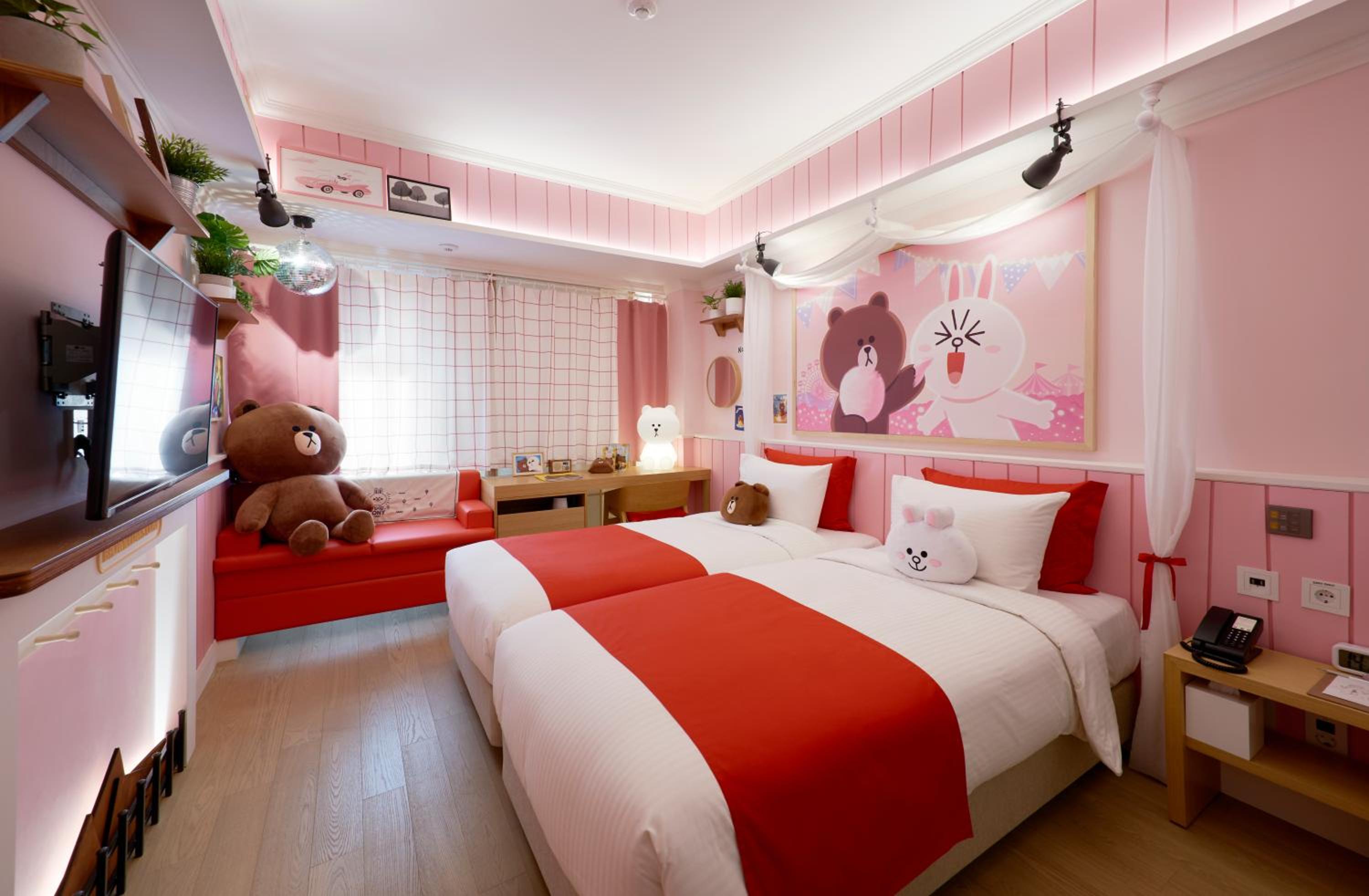 Line Friends Twin Room (Brown/Cony not guaranteed)