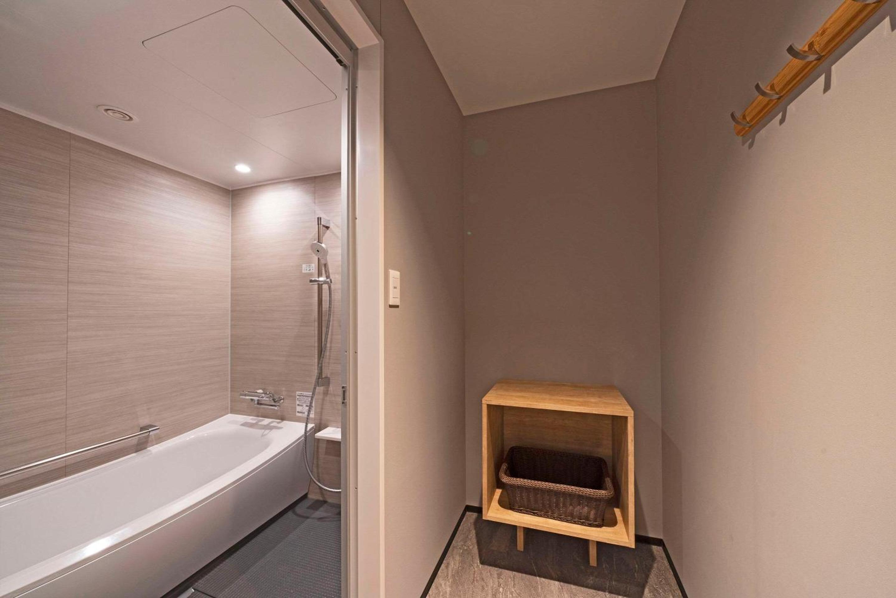 The Around Floor - Suite Room - Non Smoking