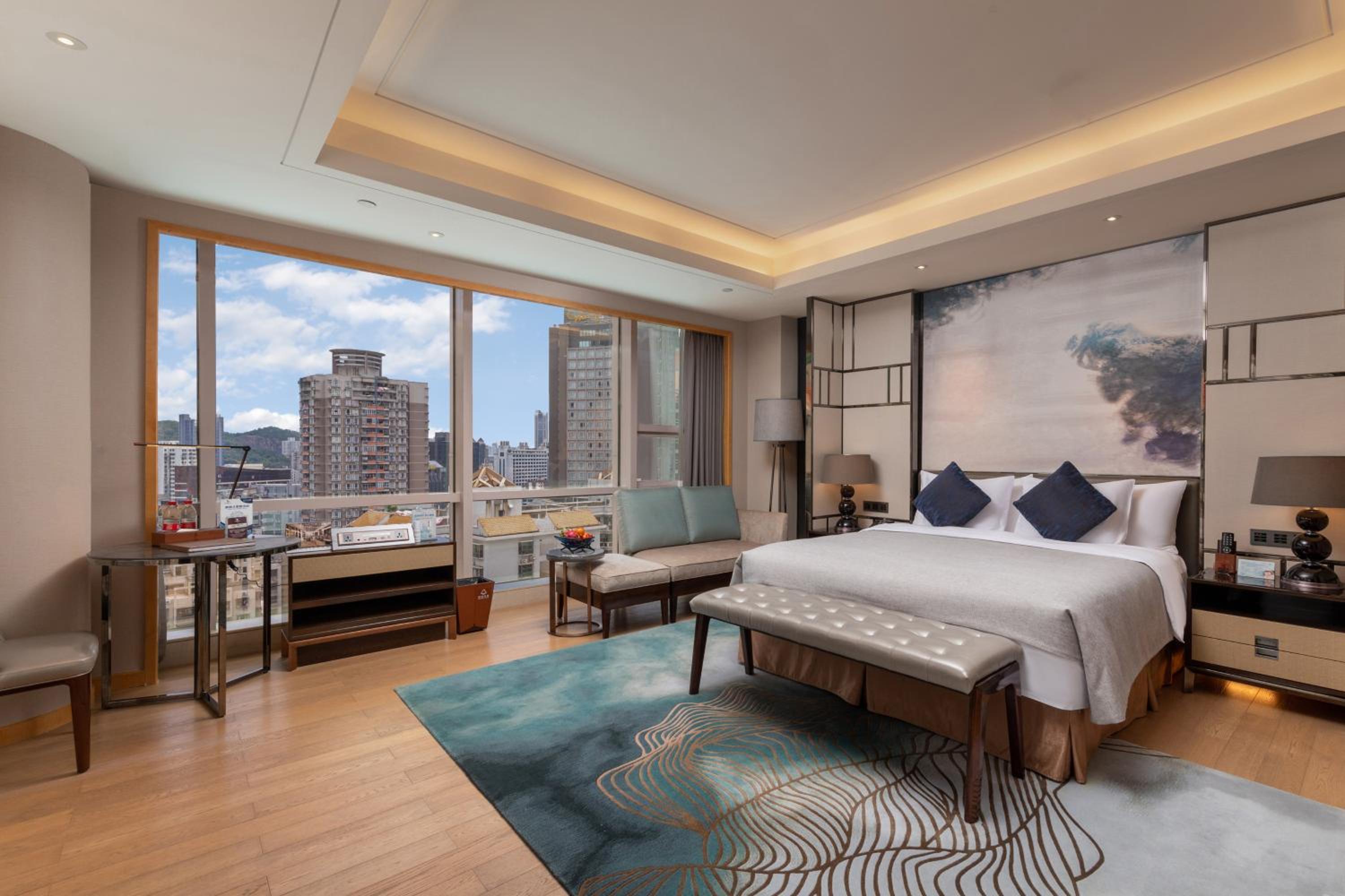 Deluxe Business King Room