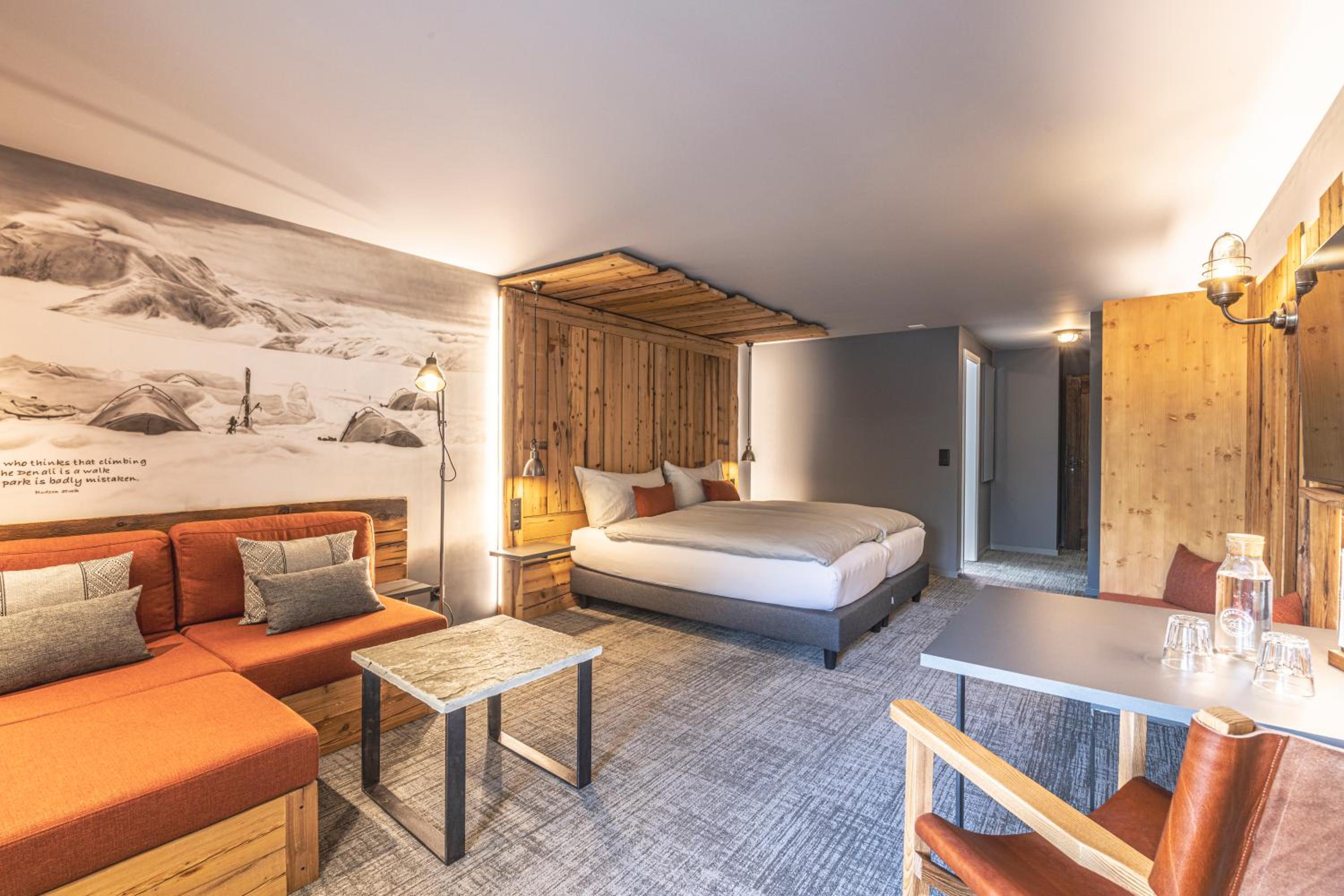 Double Room with Mountain View and Balcony