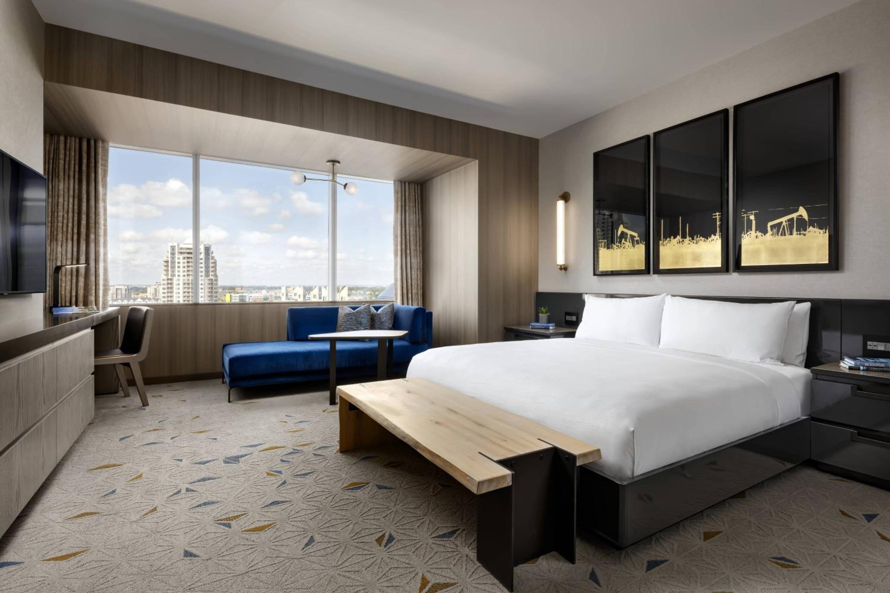 Deluxe Guest Room with King Bed and City View
