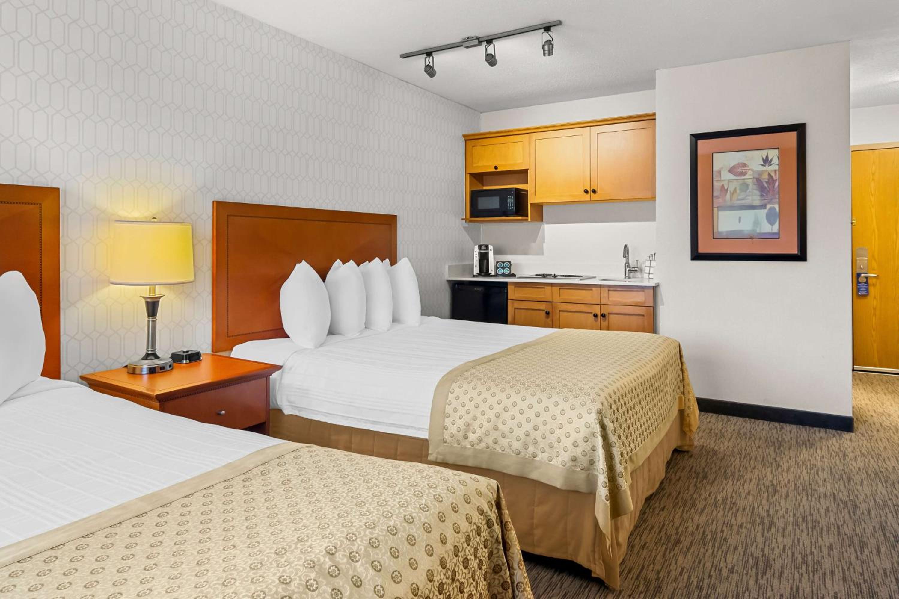 Queen Room with Two Queen Beds with Kitchenette