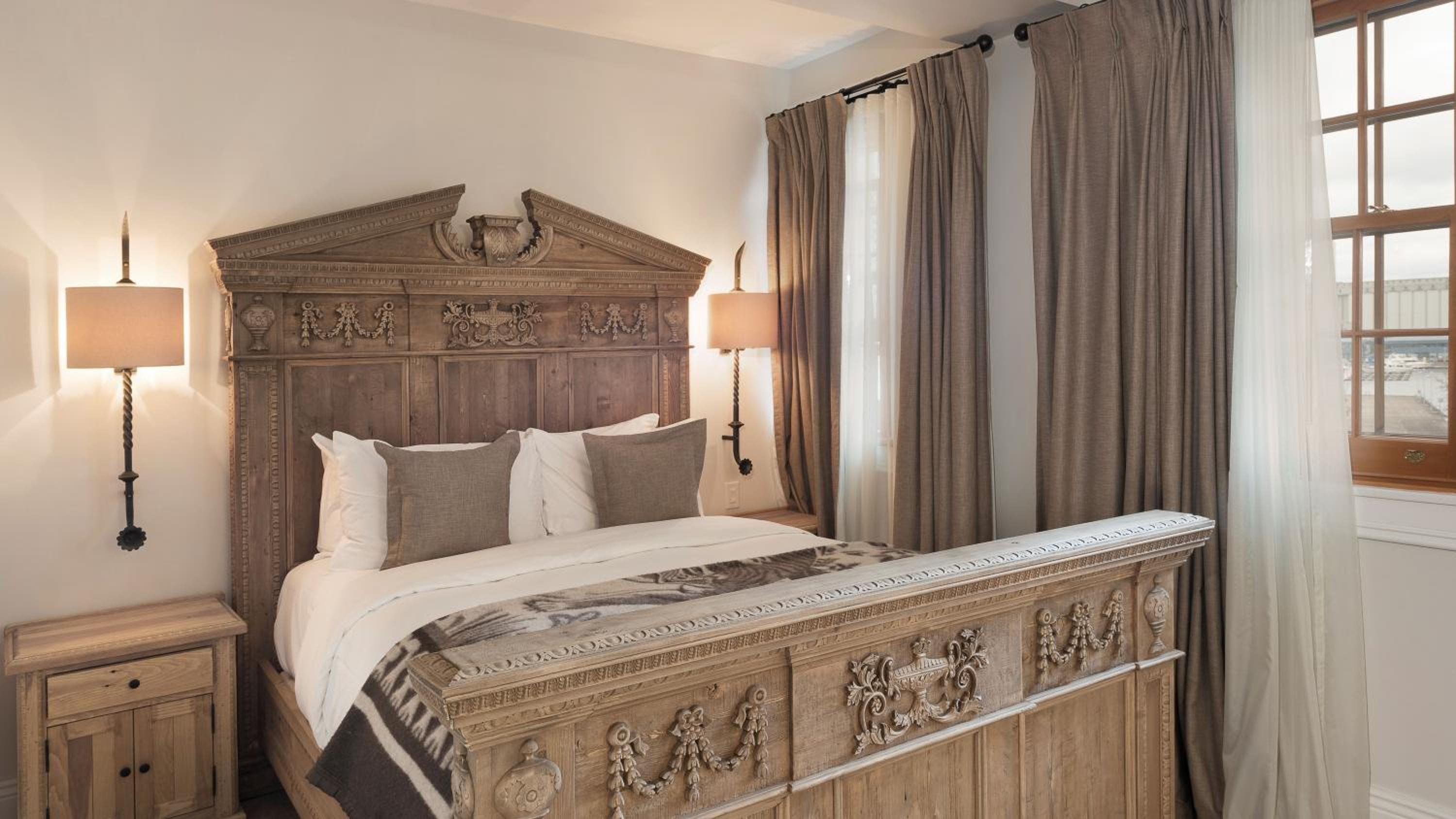 Presidential Suite / Building B / Animals Not Permitted / No Groups 