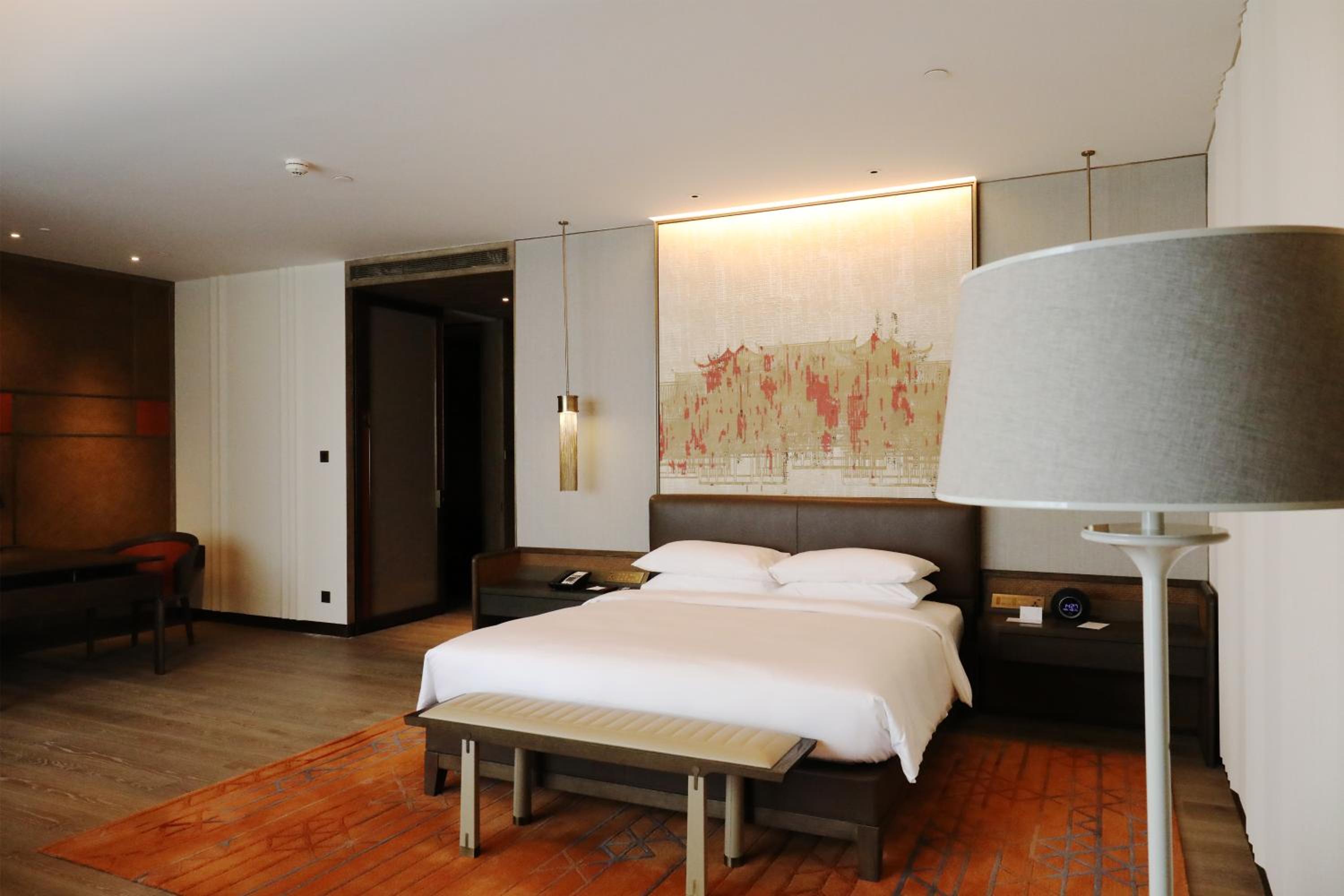 Grand Club Deluxe King Room