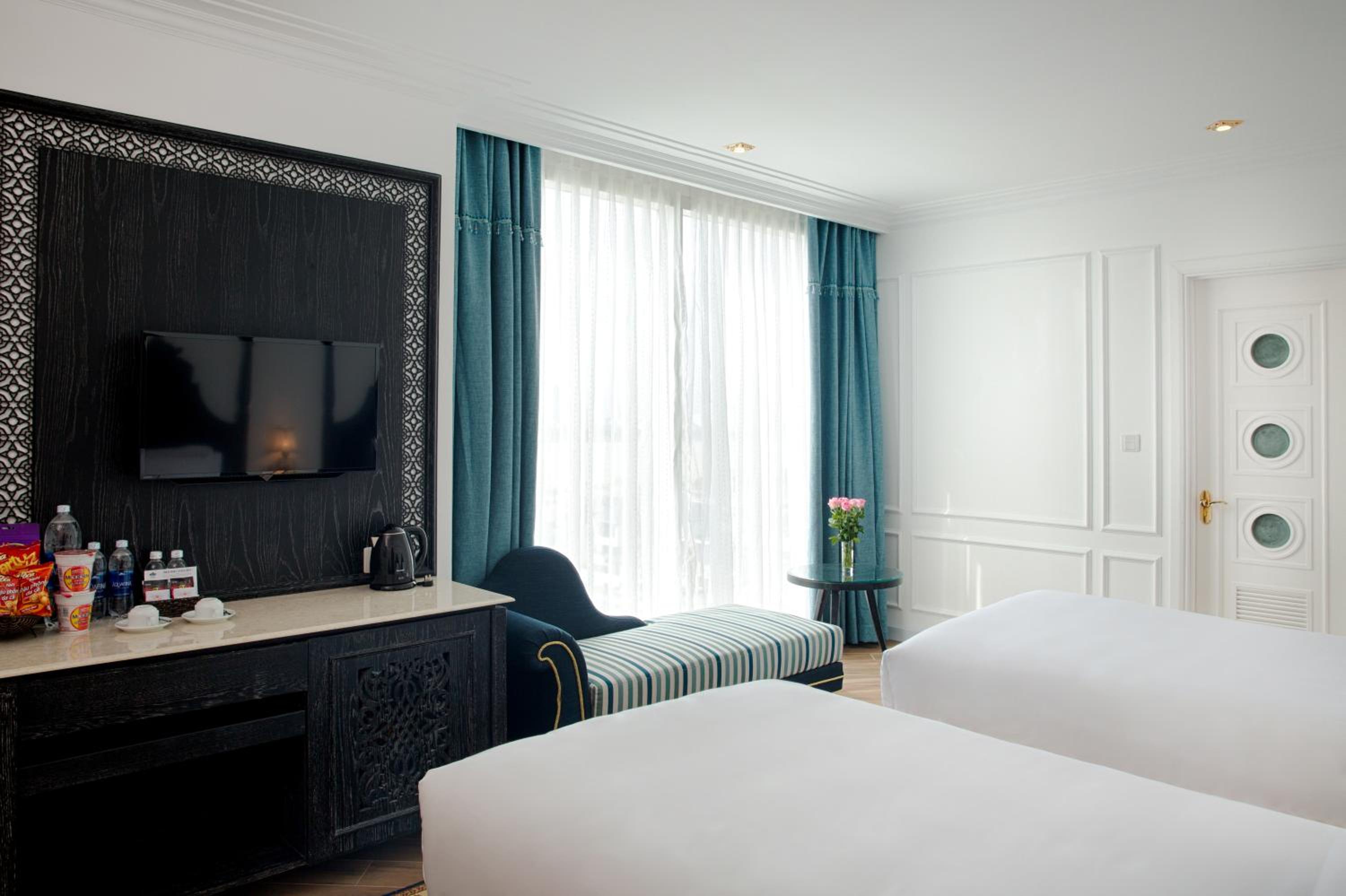 Superior Twin with Balcony and City view