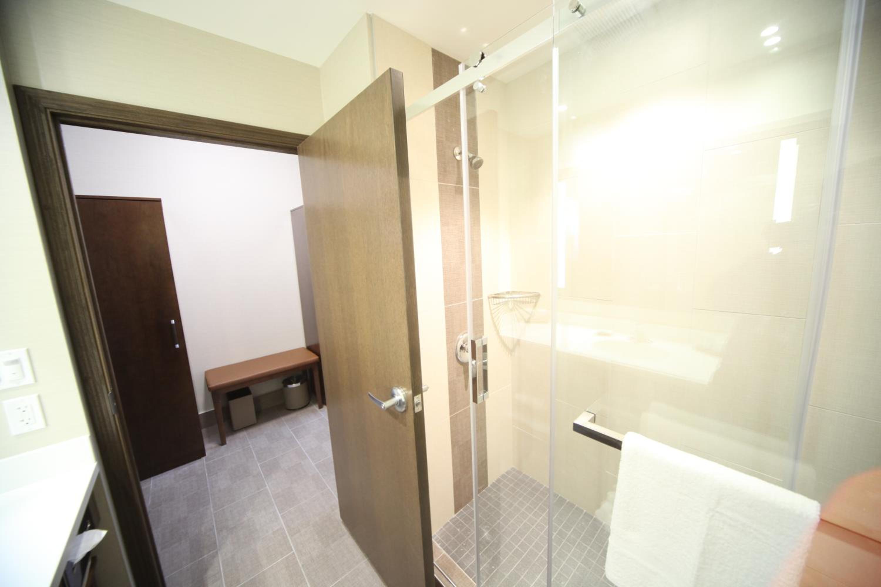 Premium Queen Room - Pet-Friendly/Non-Smoking