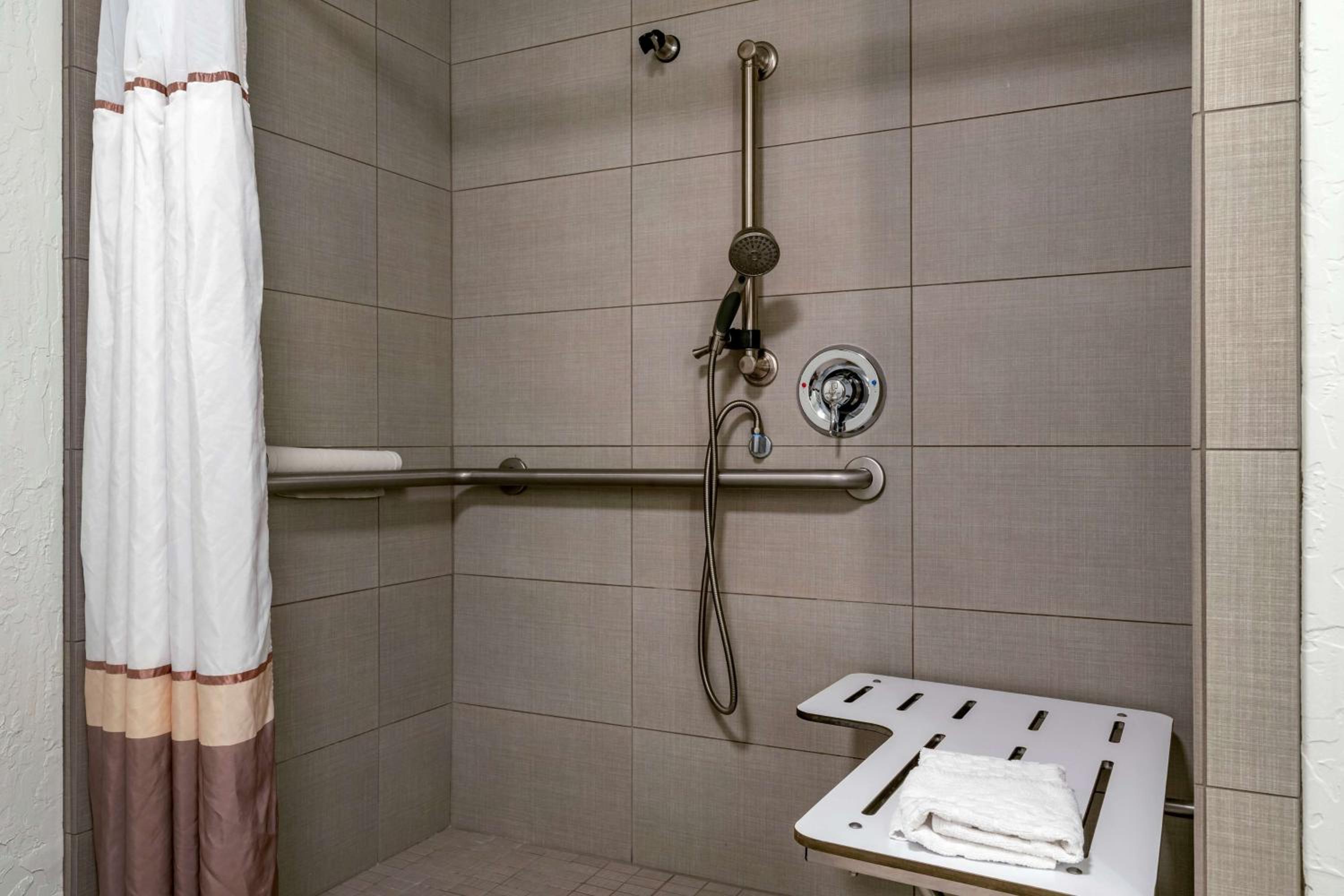 Deluxe Queen Room - Disability Access